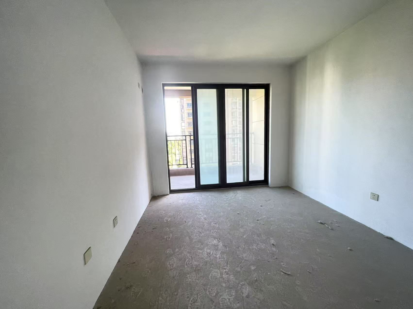 皇家花园北区 3室2厅1卫 120m&sup2;
