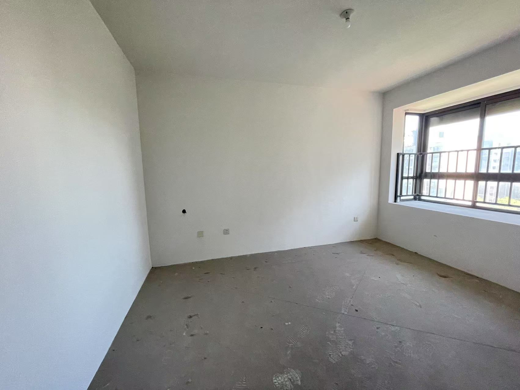 皇家花园北区 3室2厅1卫 120m&sup2;