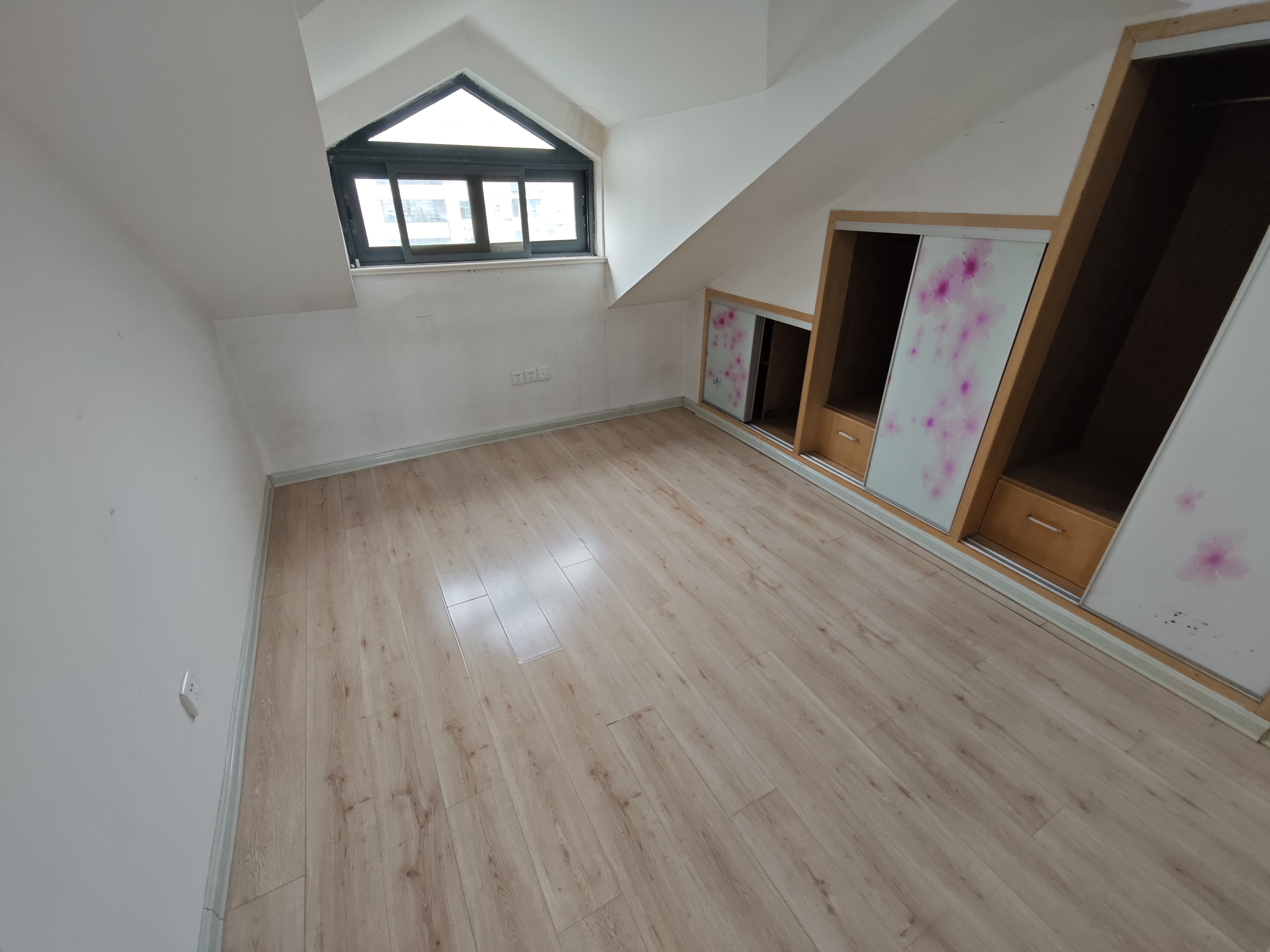 金水湾花园 4室2厅2卫 103.73m&sup2;