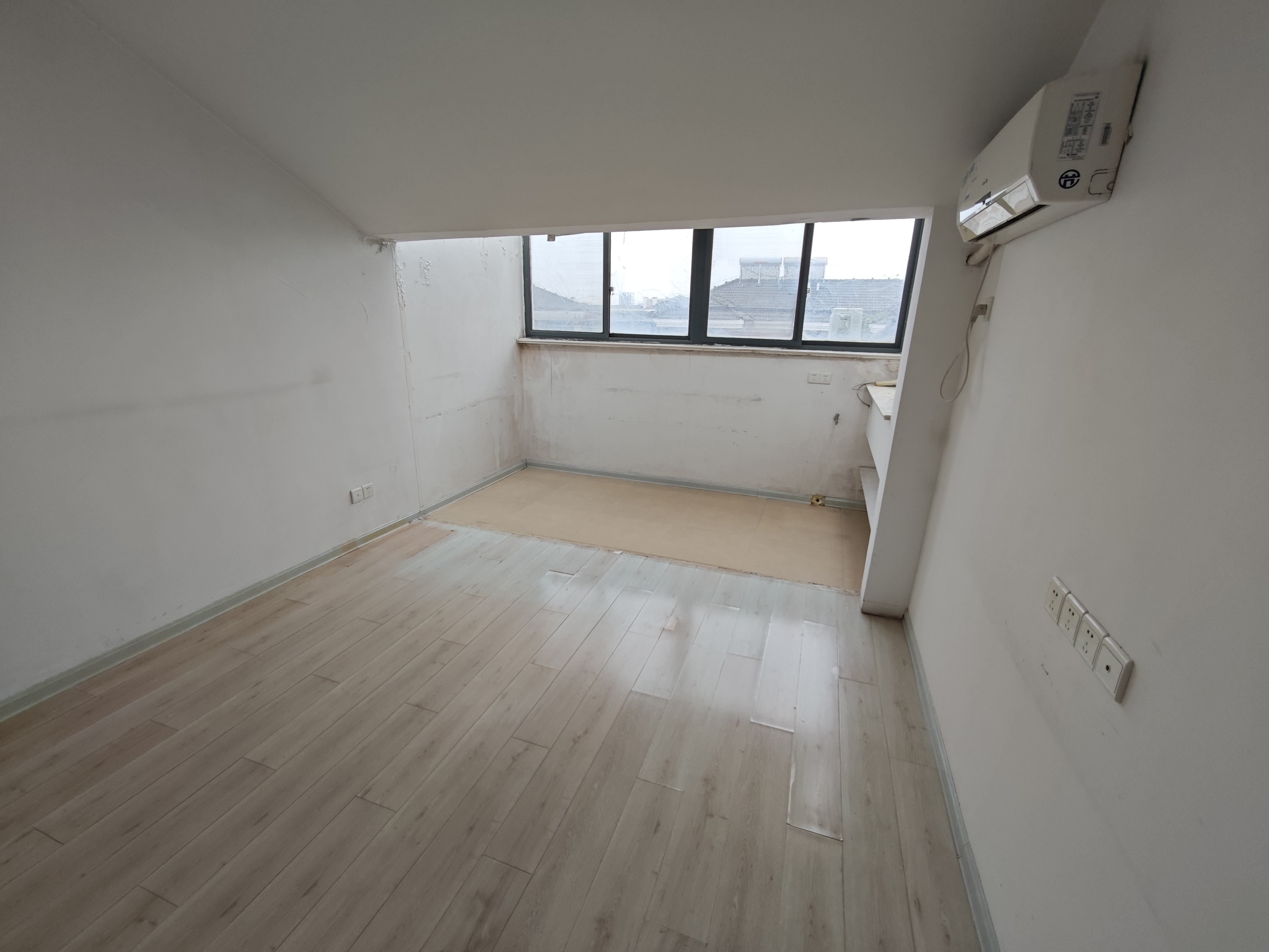 金水湾花园 4室2厅2卫 103.73m&sup2;