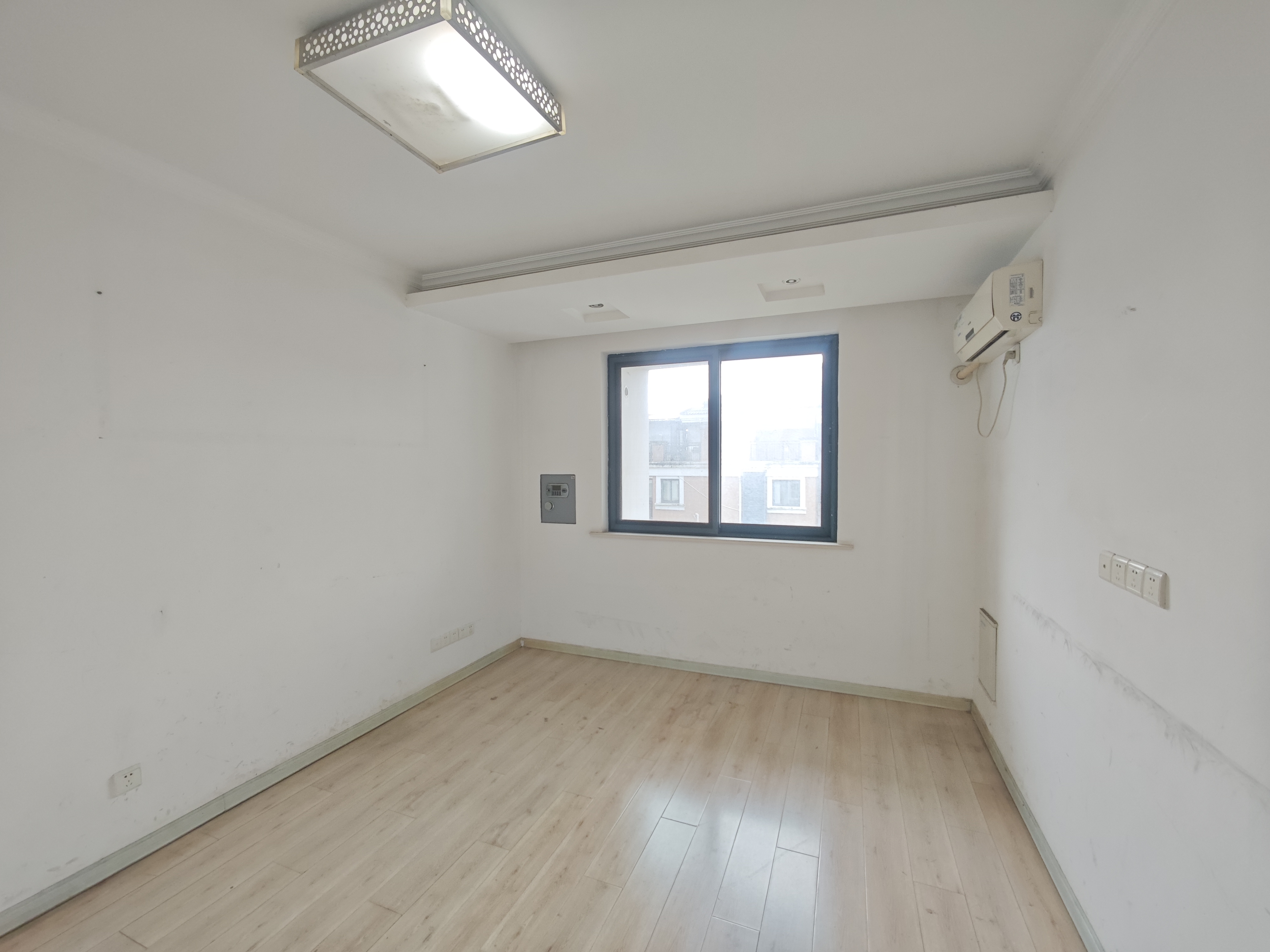 金水湾花园 4室2厅2卫 103.73m&sup2;