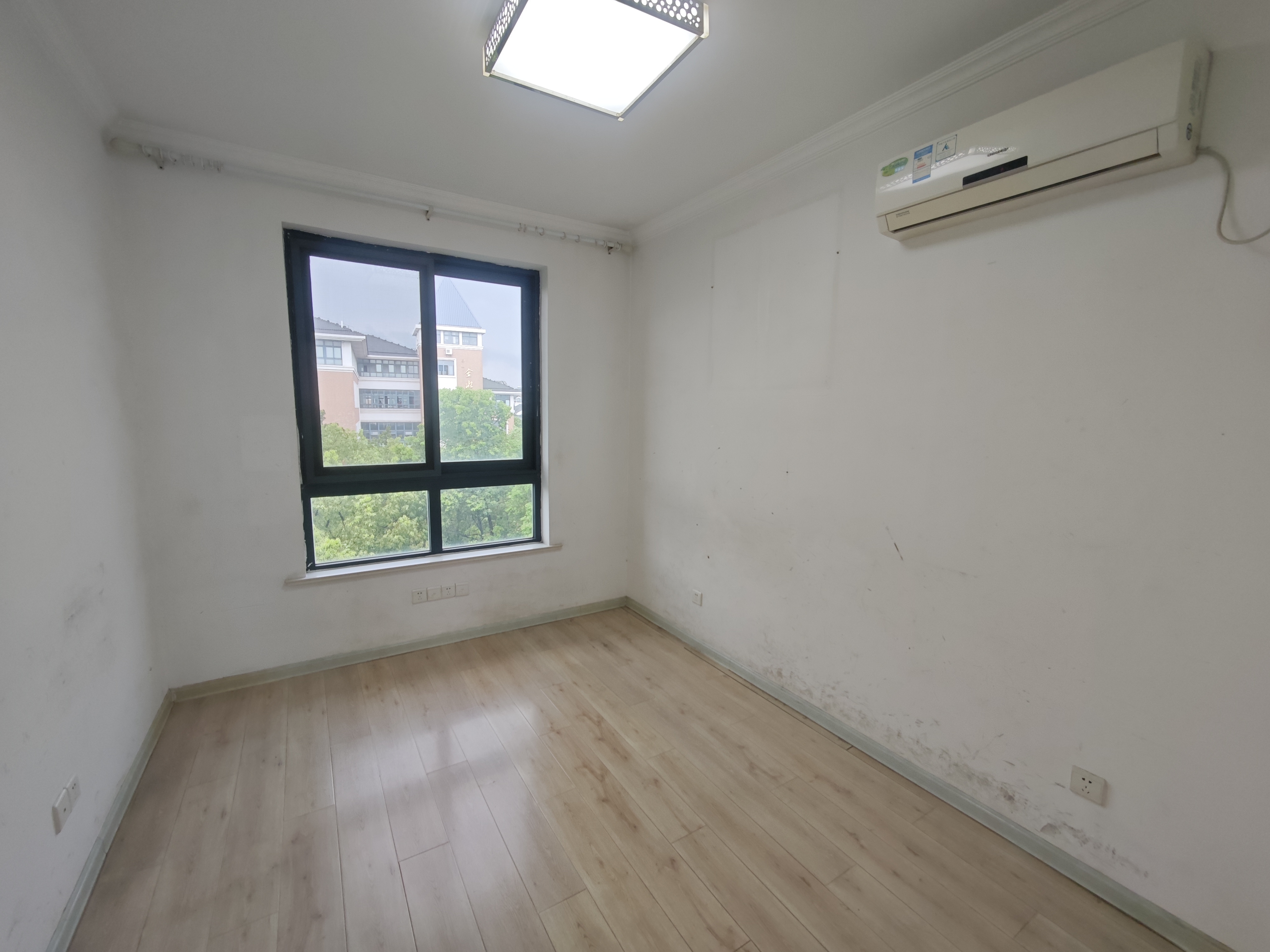 金水湾花园 4室2厅2卫 103.73m&sup2;