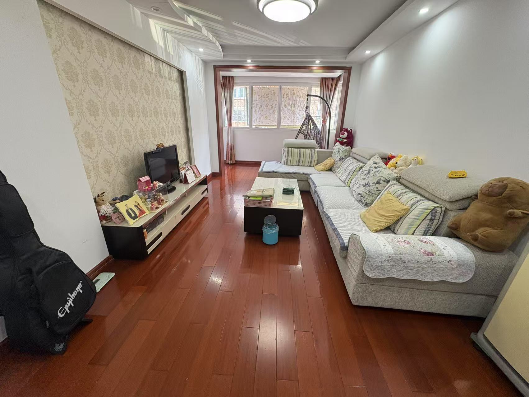 光明东村三期 3室2厅1卫 135.26m²