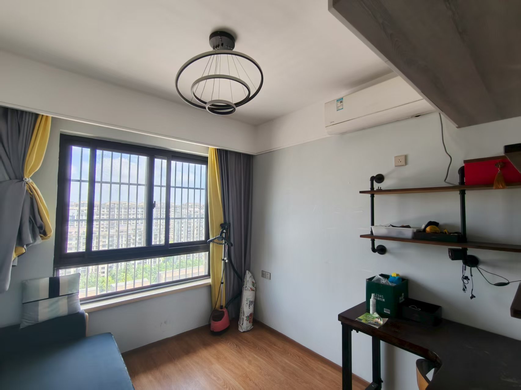 上悦城 3室2厅1卫 99m&sup2;