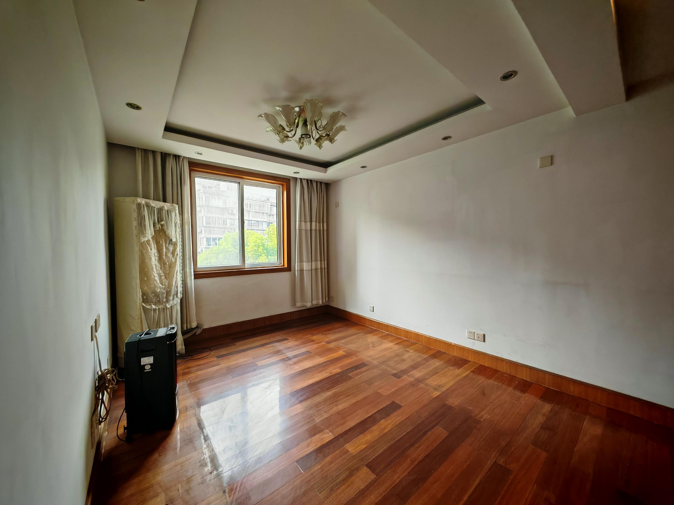 金龙花苑 3室2厅1卫 123.86m&sup2;