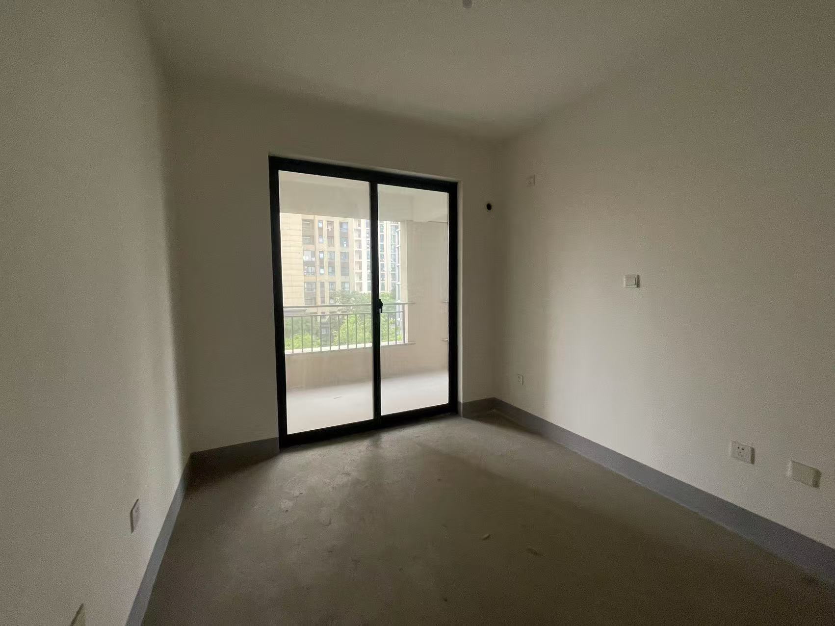 翠园 3室2厅2卫 104.71m&sup2;