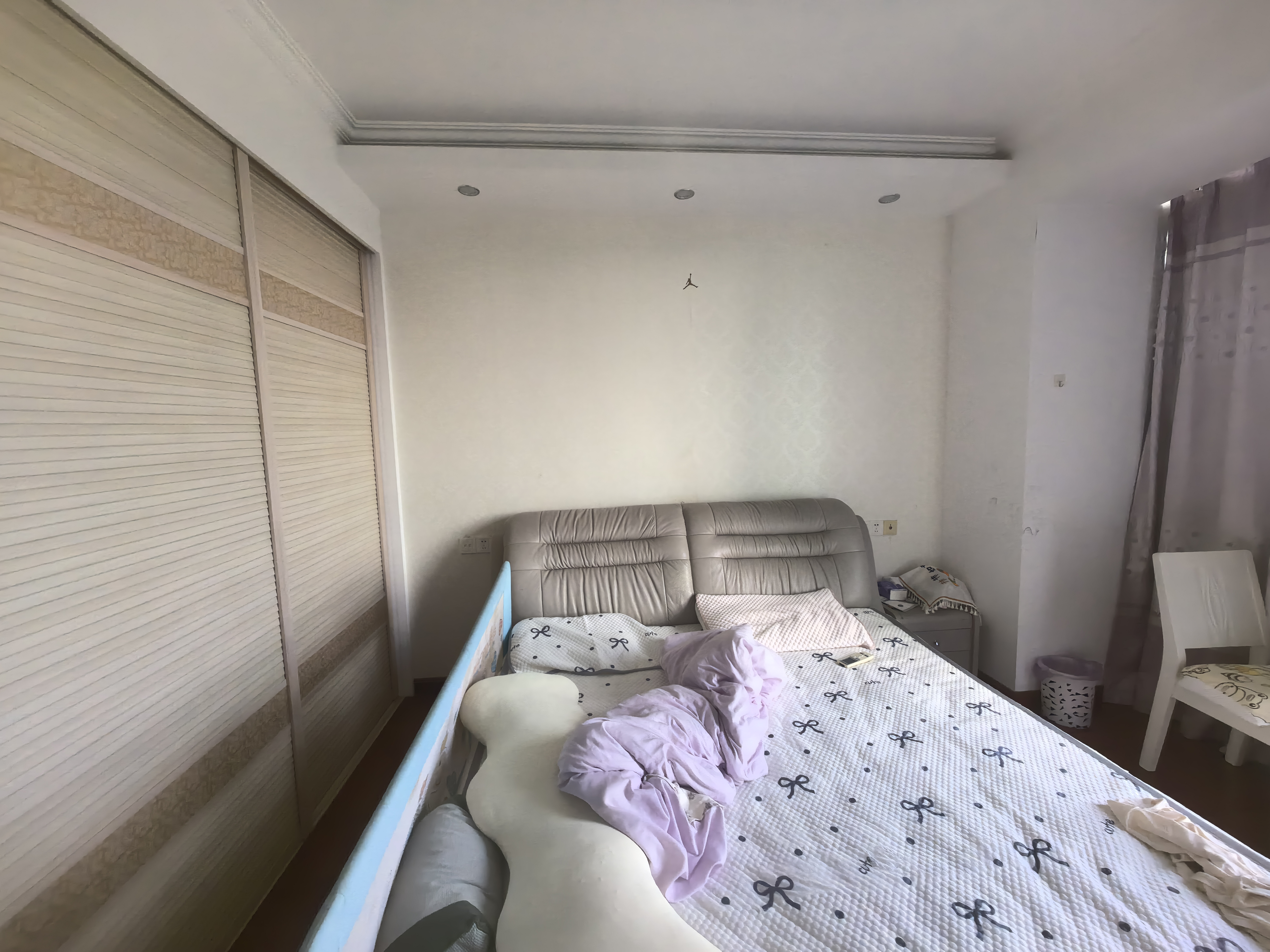 银河湾 3室2厅1卫 93m&sup2;