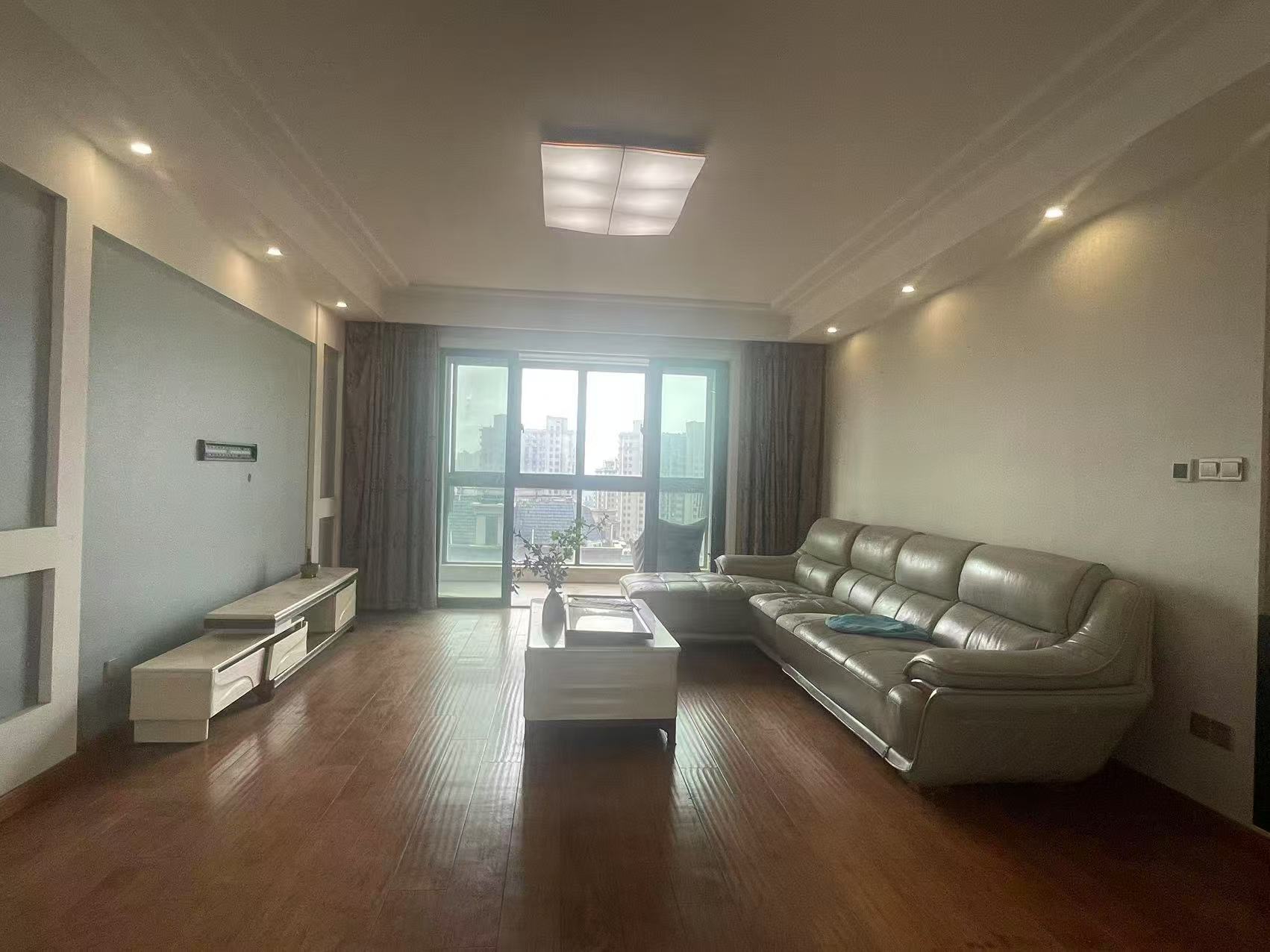 帝奥世伦名郡 4室2厅2卫 192m²