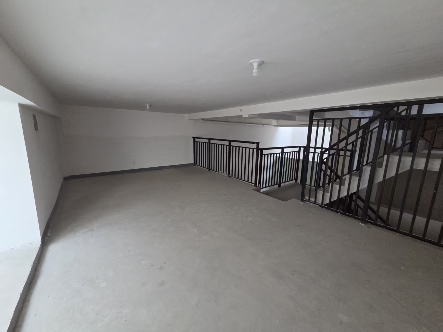 绿地新里城 5室2厅1卫 145m&sup2;