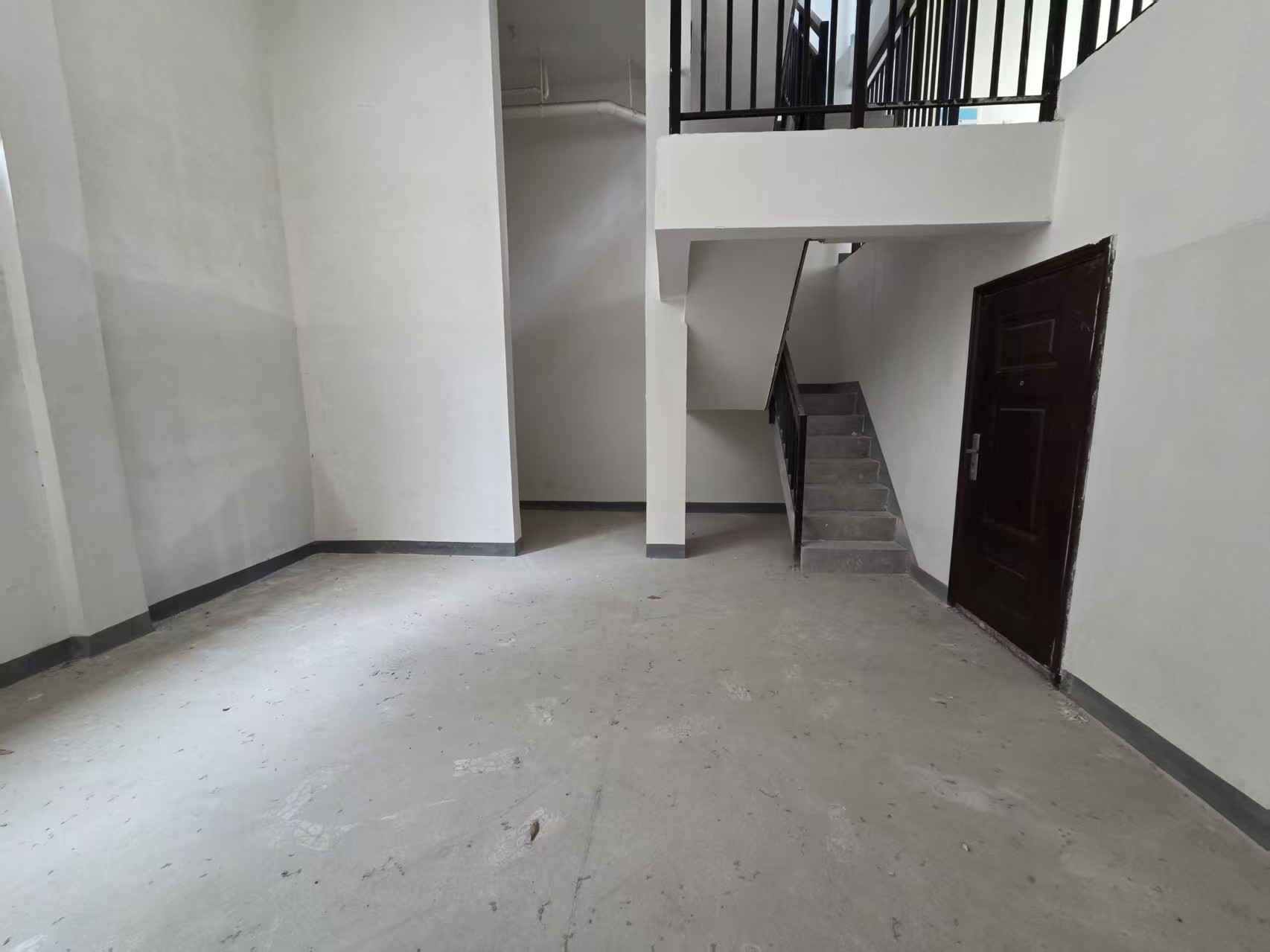 绿地新里城 5室2厅1卫 145m&sup2;