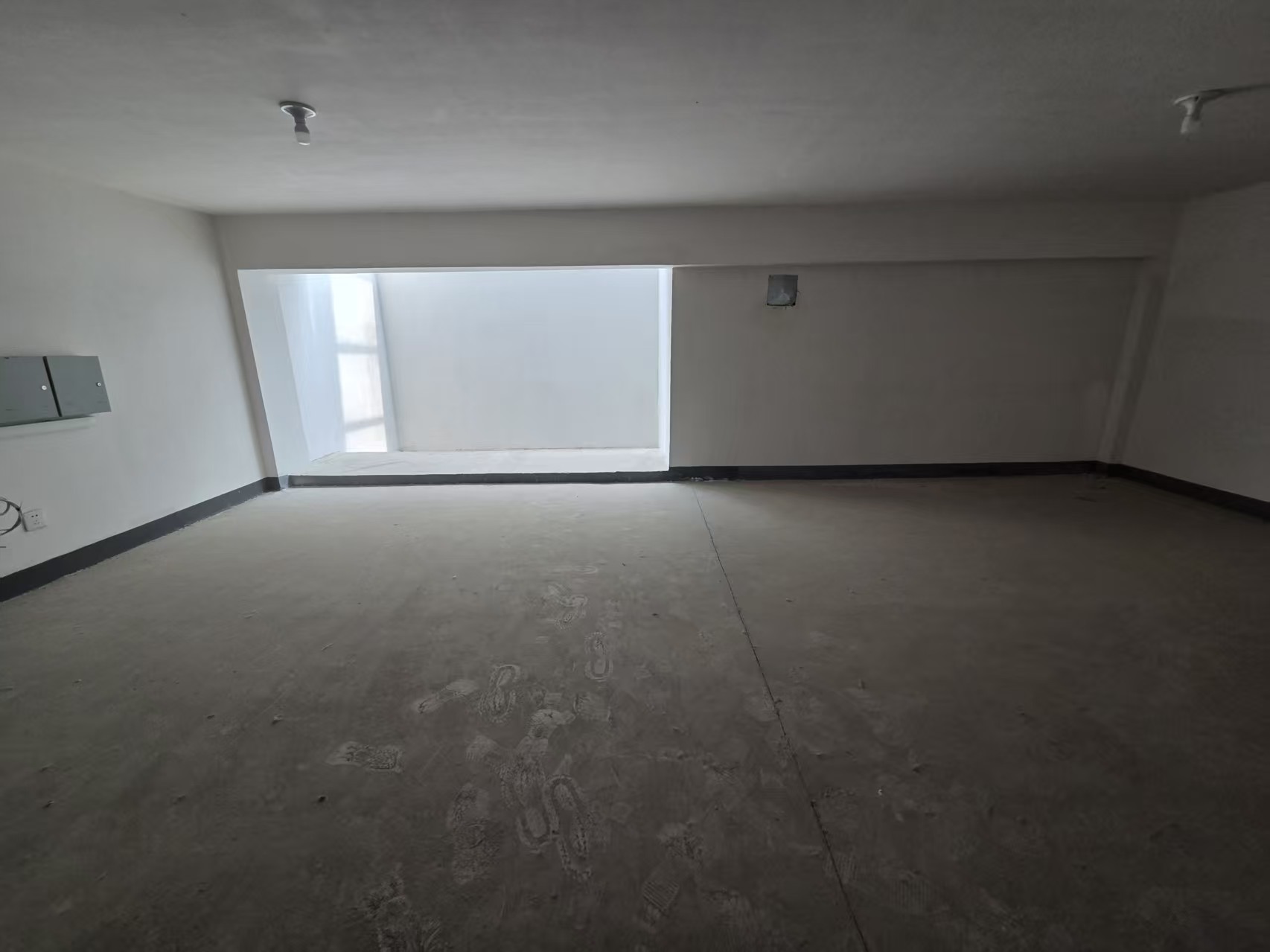 绿地新里城 5室2厅1卫 145m&sup2;