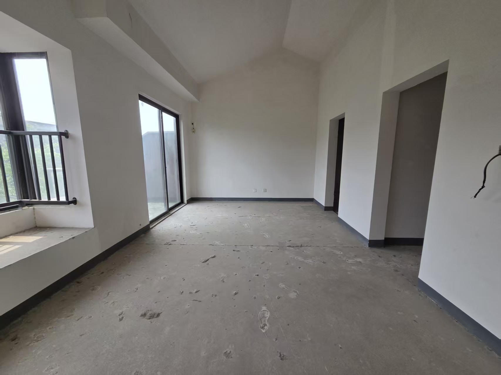 绿地新里城 5室2厅1卫 145m&sup2;