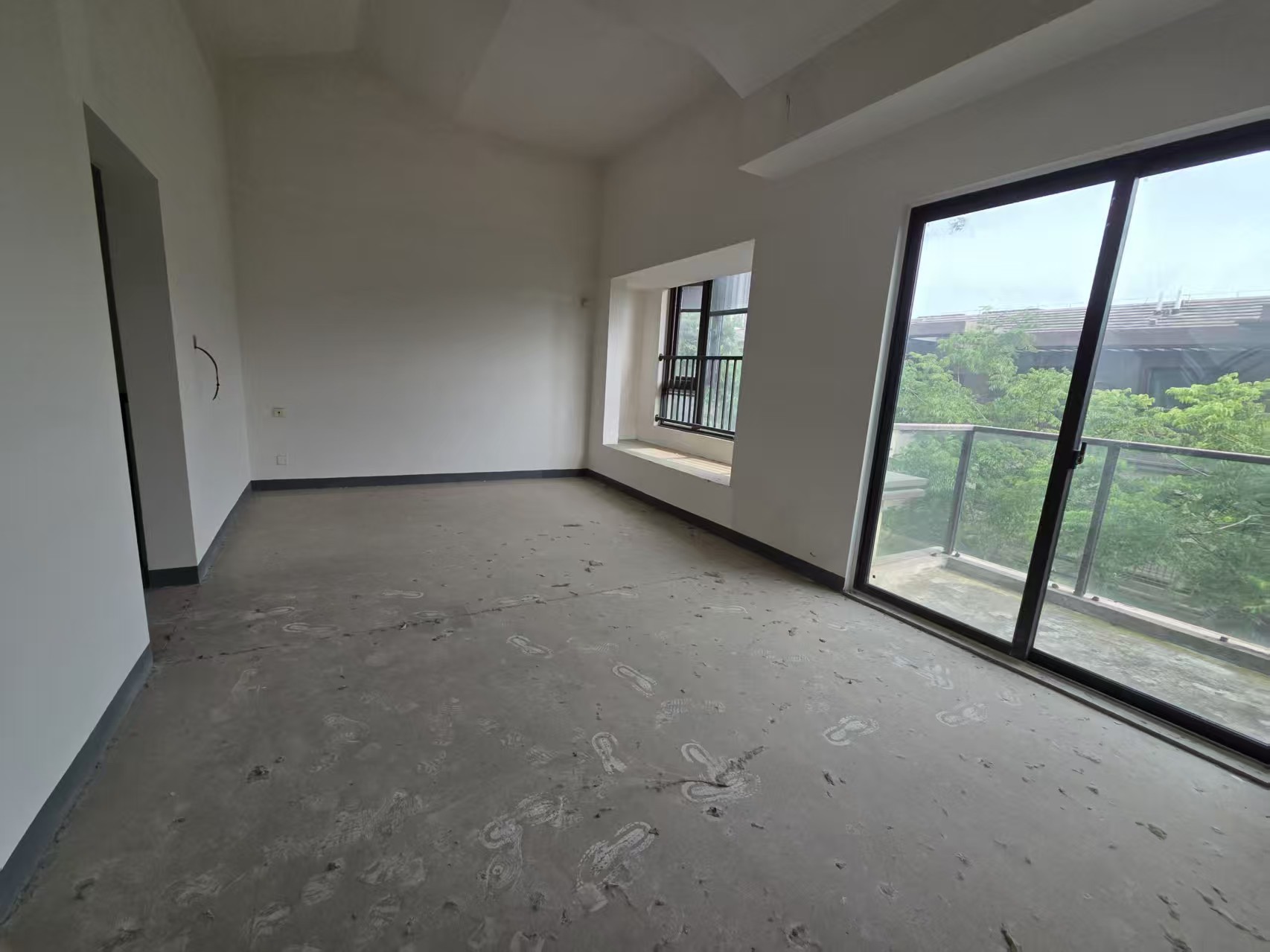 绿地新里城 5室2厅1卫 145m&sup2;