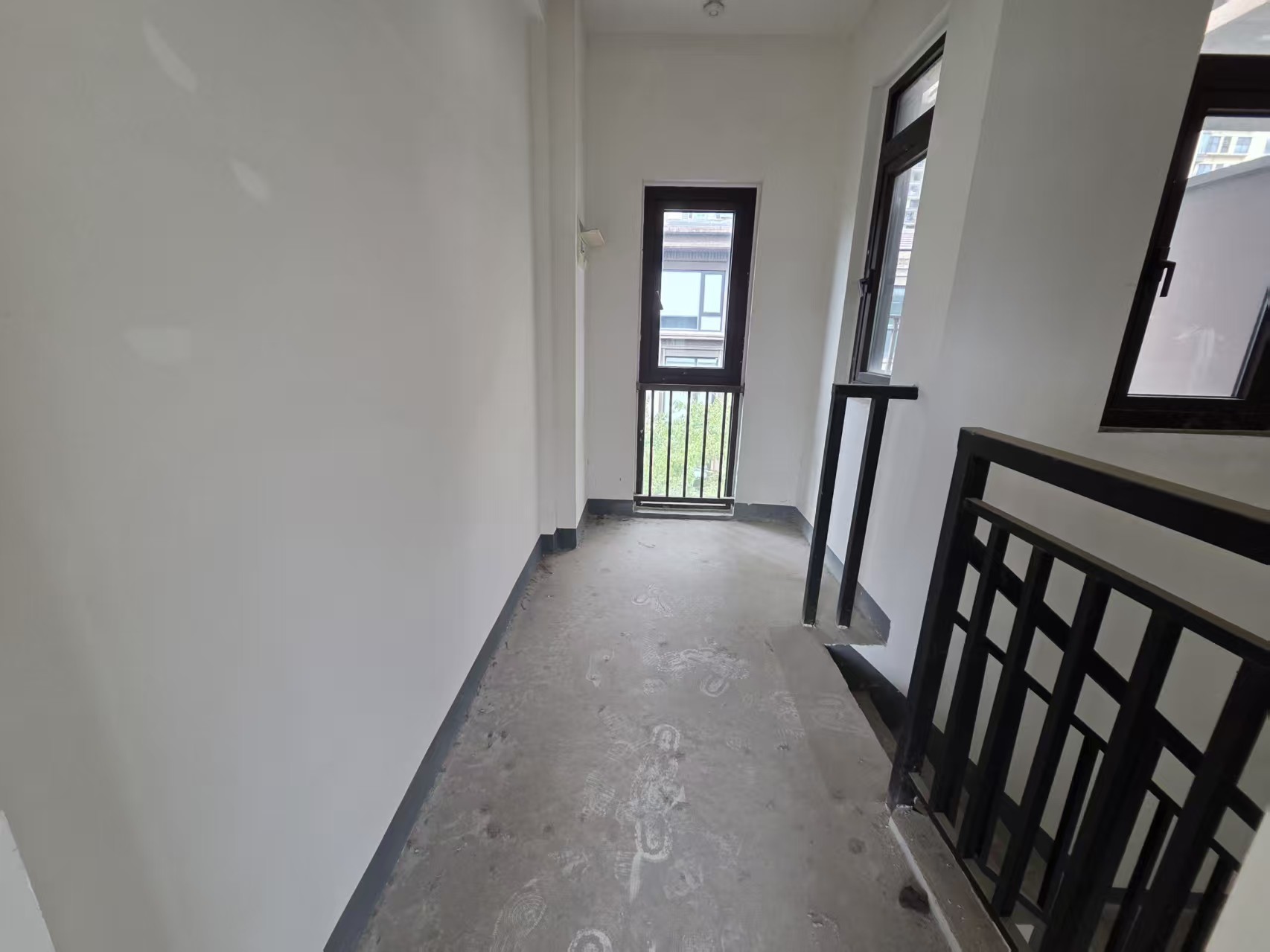 绿地新里城 5室2厅1卫 145m²