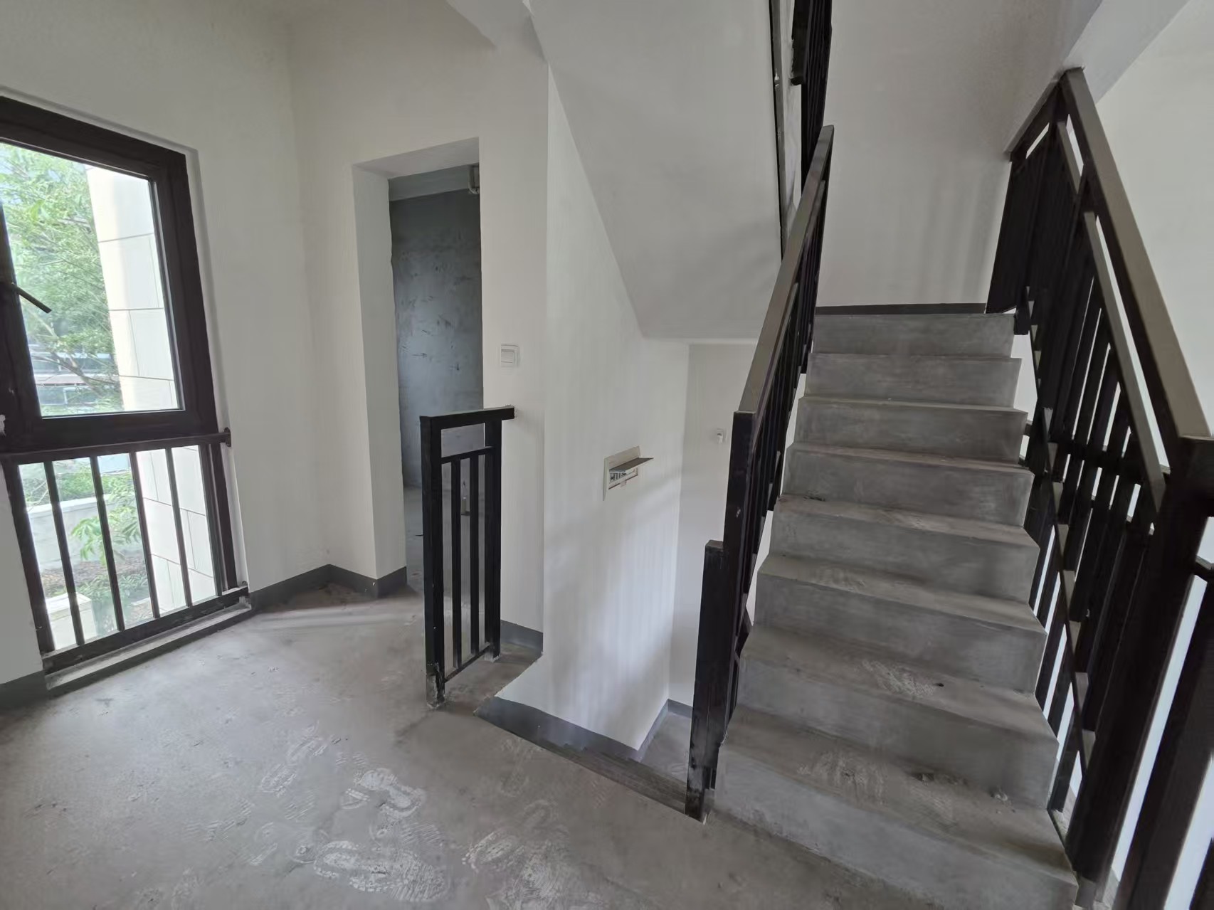 绿地新里城 5室2厅1卫 145m&sup2;