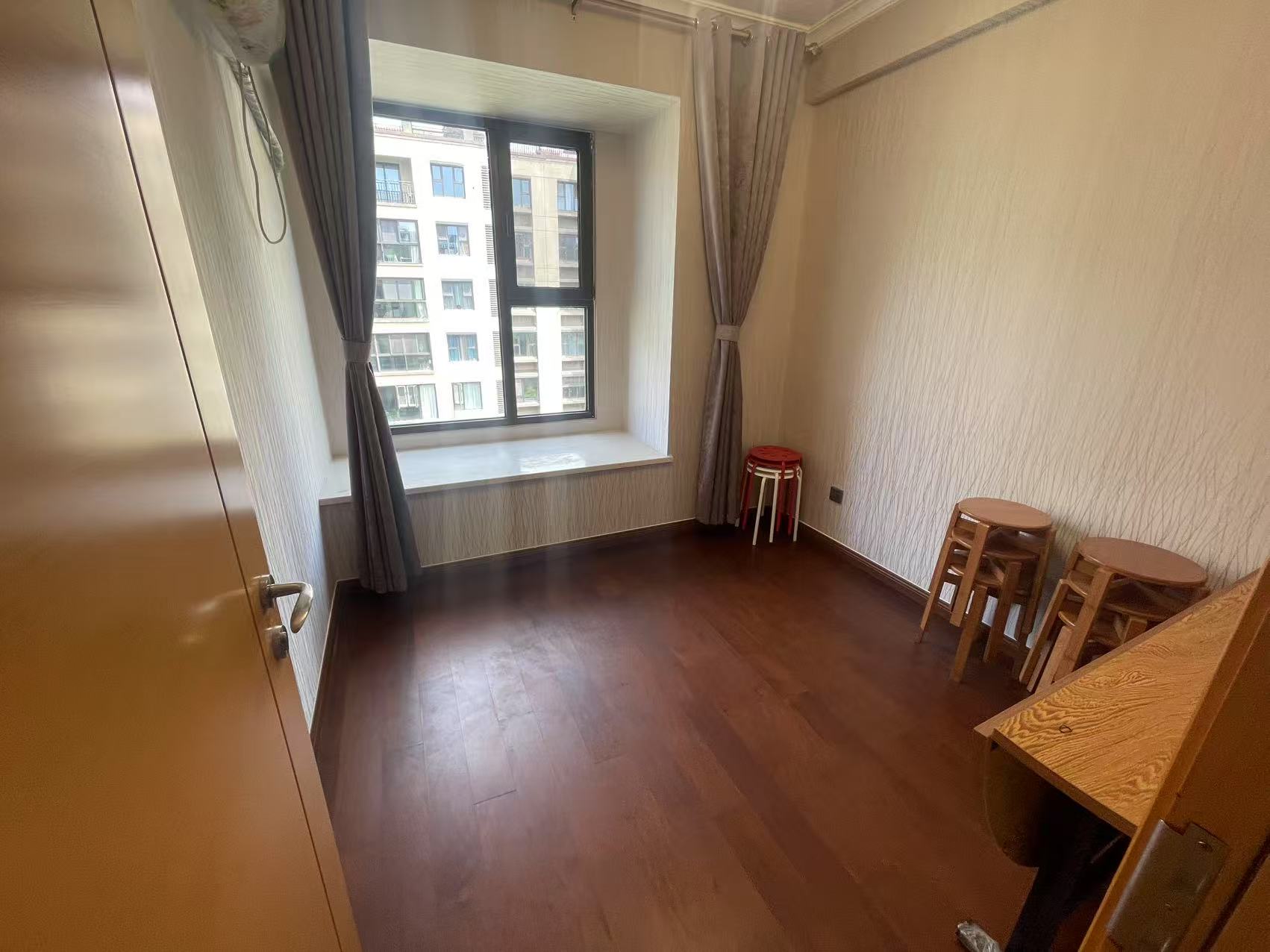 富力院士廷 4室2厅2卫 140m&sup2;