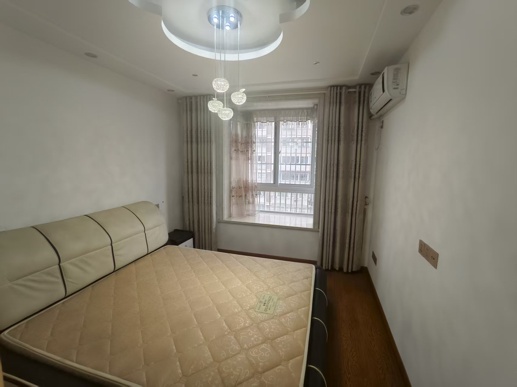 天霞苑 2室2厅1卫 96m&sup2;