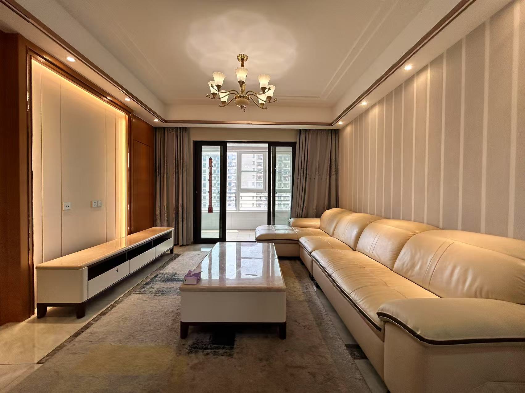 中南世纪花城三期 3室2厅2卫 130.25m&sup2;