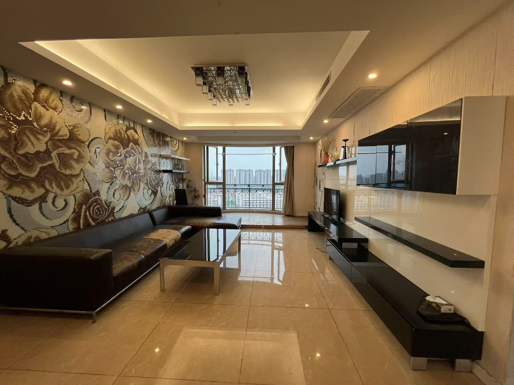 中南世纪花城二期 3室2厅2卫 140.95m²