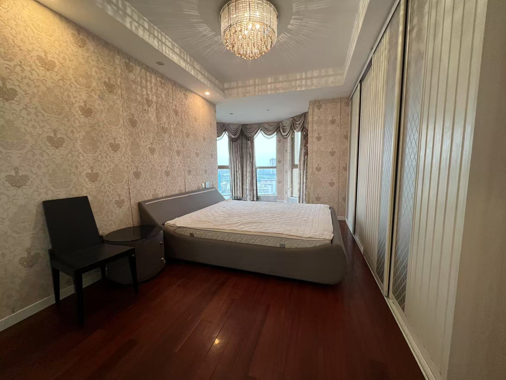 中南世纪花城二期 3室2厅2卫 140.95m&sup2;