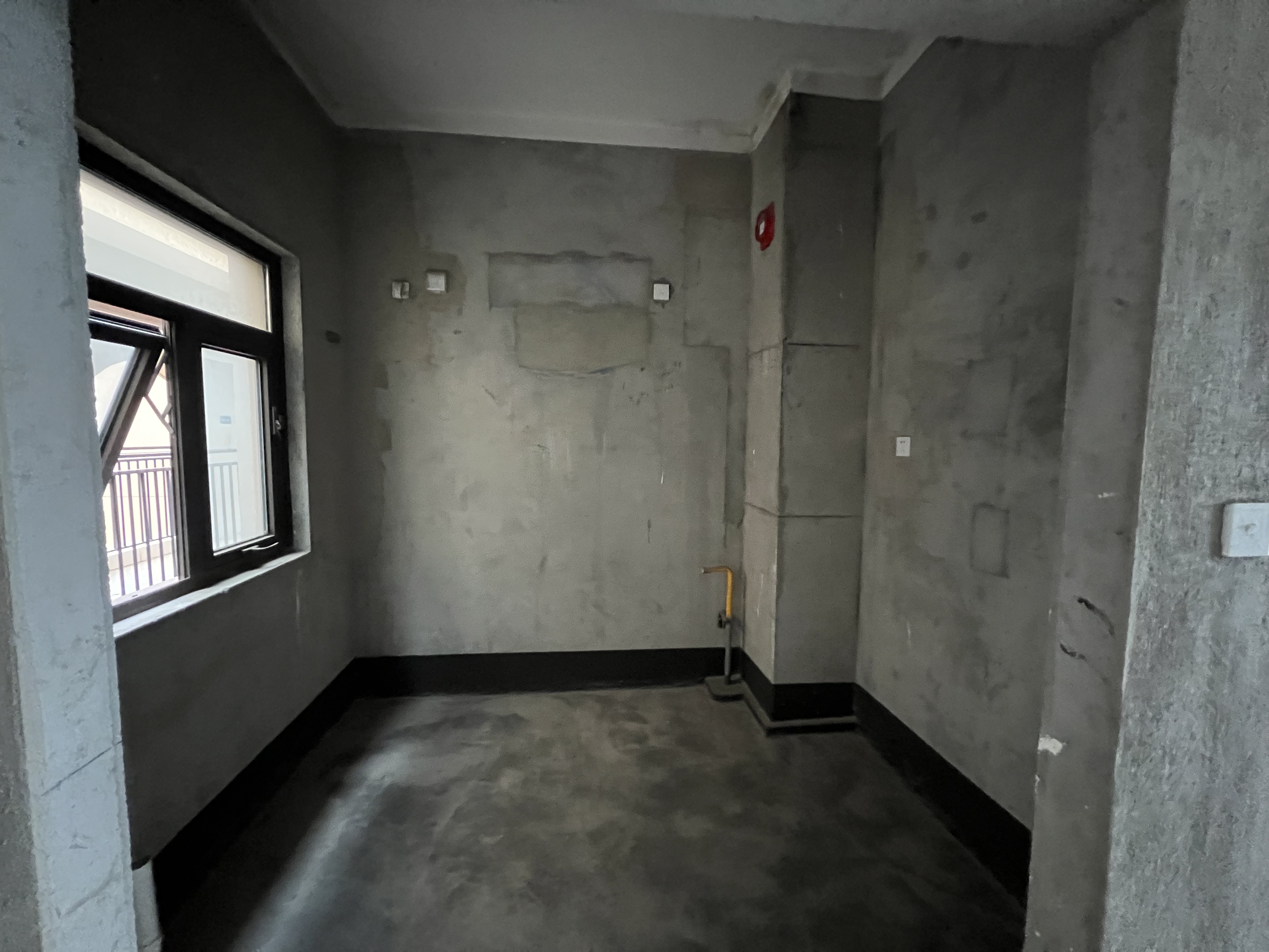 华强城 3室2厅1卫 108m&sup2;