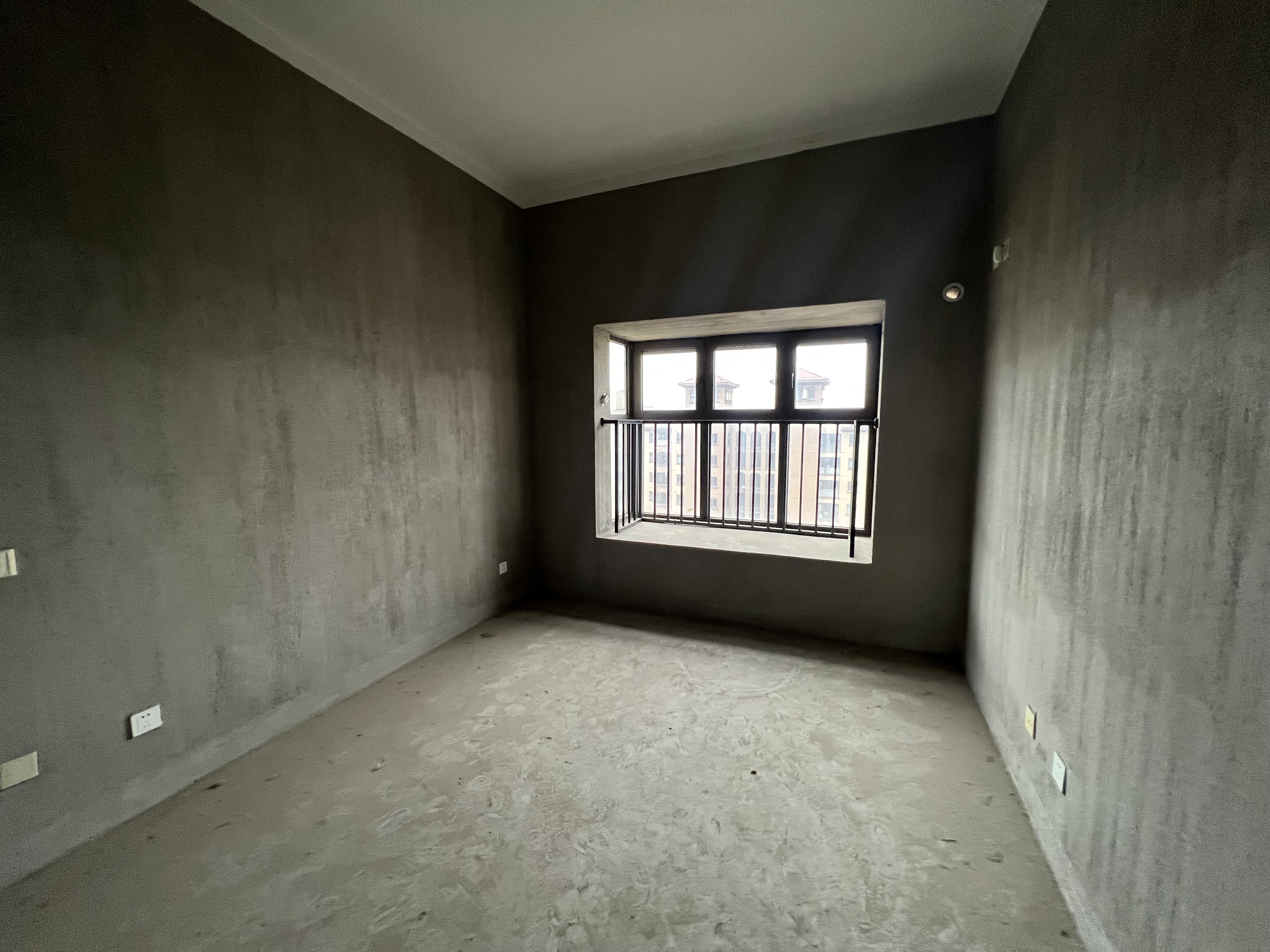 华强城 3室2厅1卫 108m&sup2;