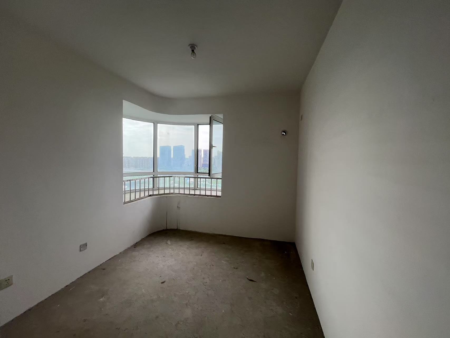 富都豪园 3室2厅1卫 120m&sup2;