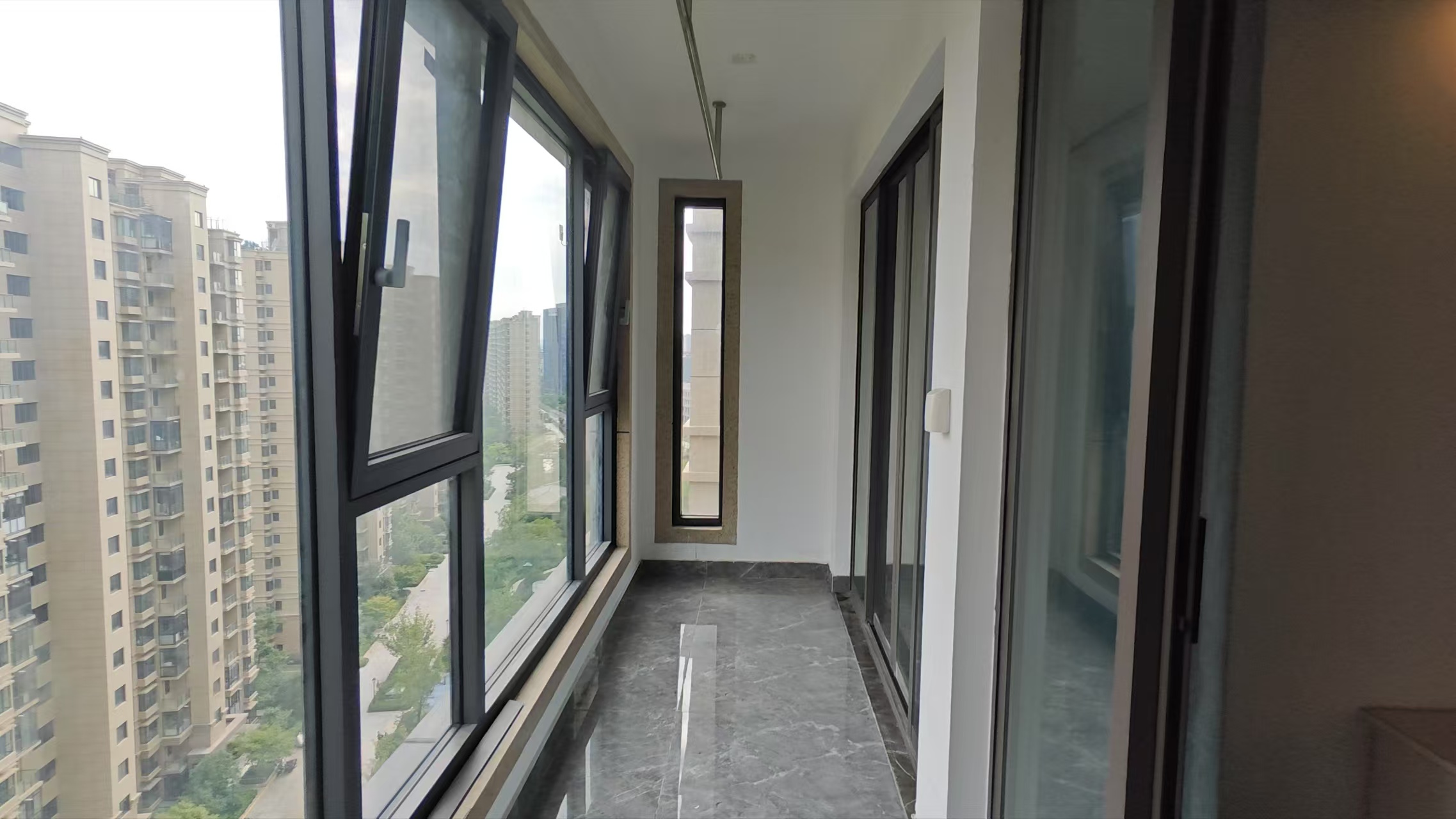 湖悦云境 3室2厅1卫 102m&sup2;