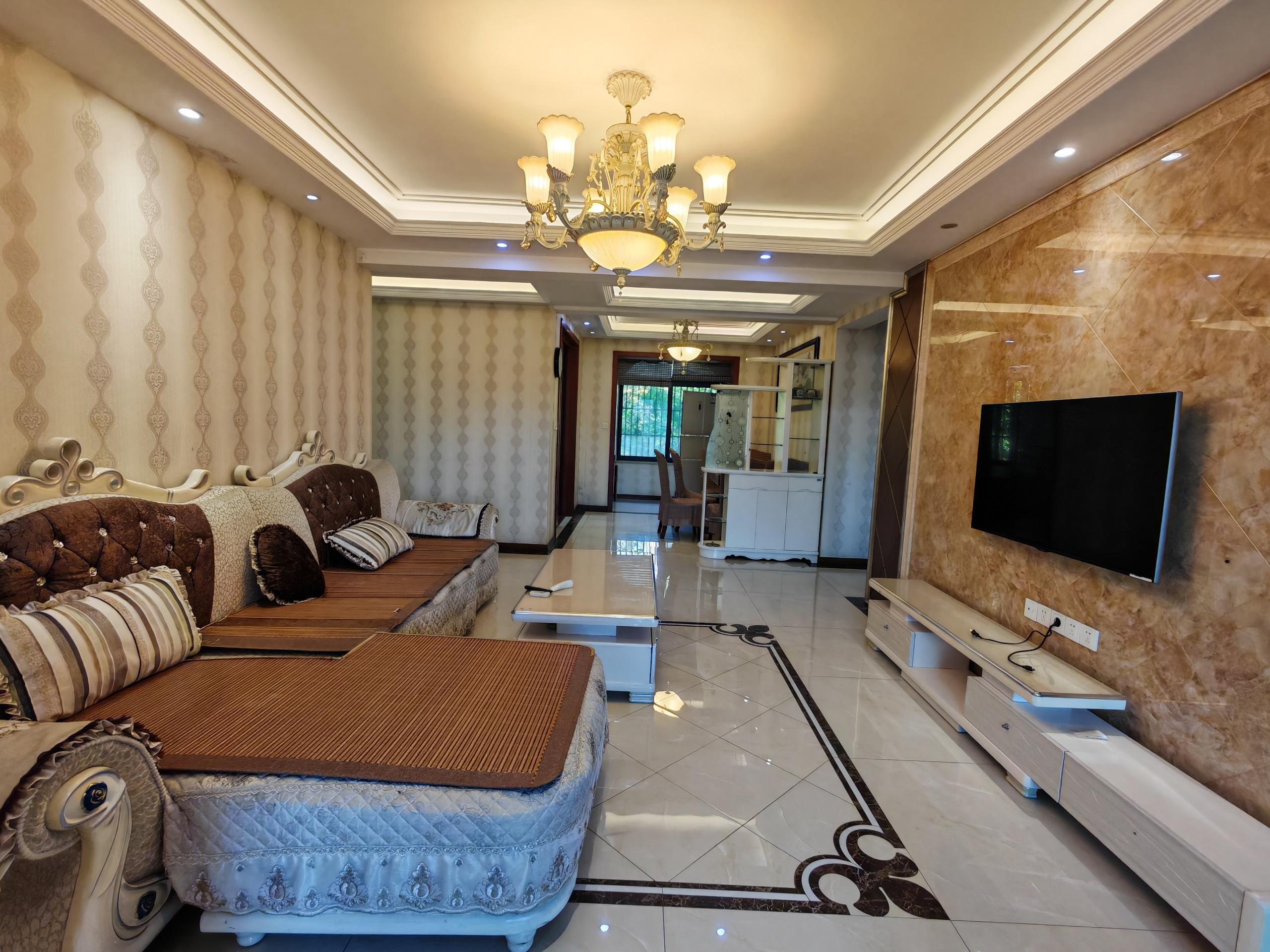 冠城大通棕榈湾 3室2厅2卫 133m&sup2;