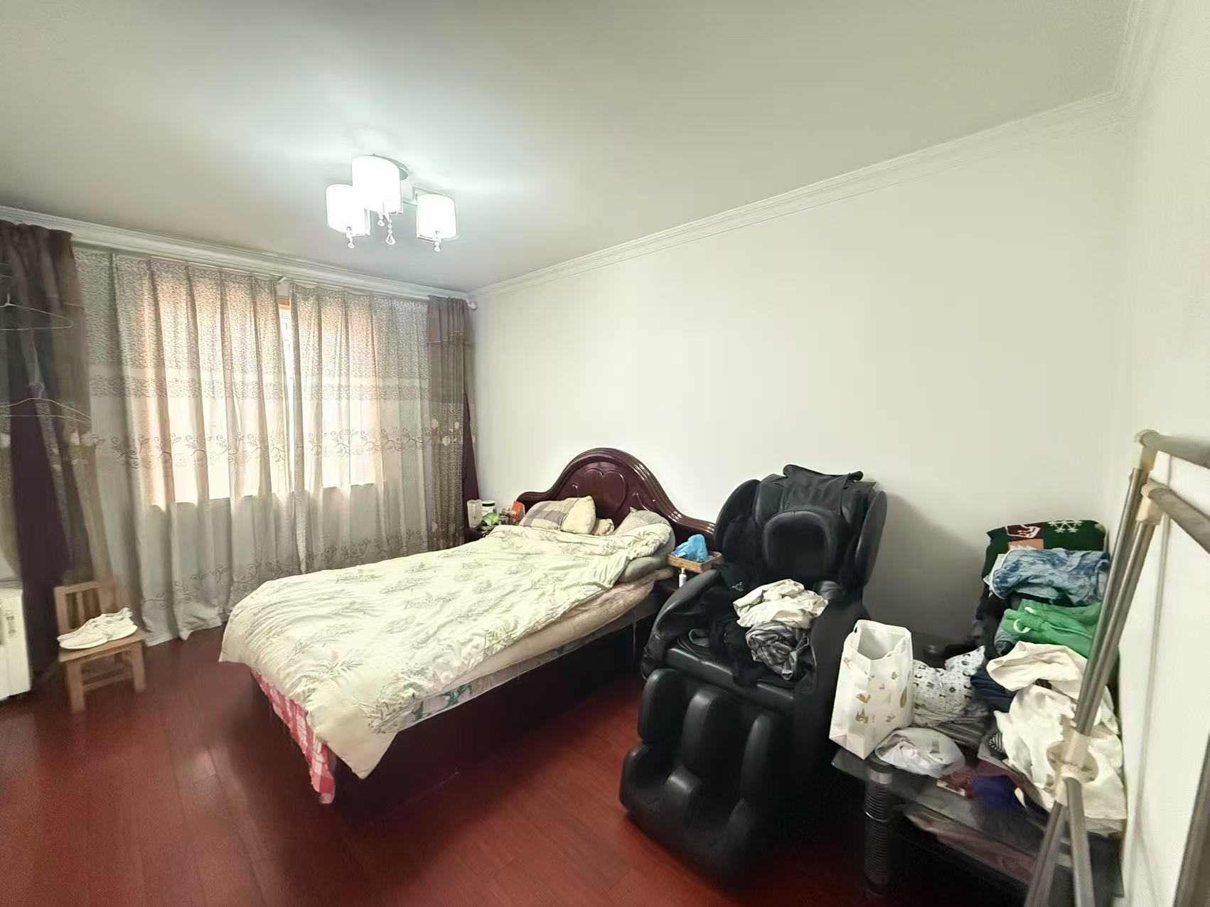 金辉花园 3室2厅1卫 130m&sup2;