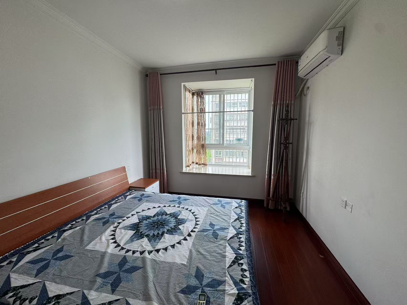 天霞苑 2室1厅1卫 70m&sup2;