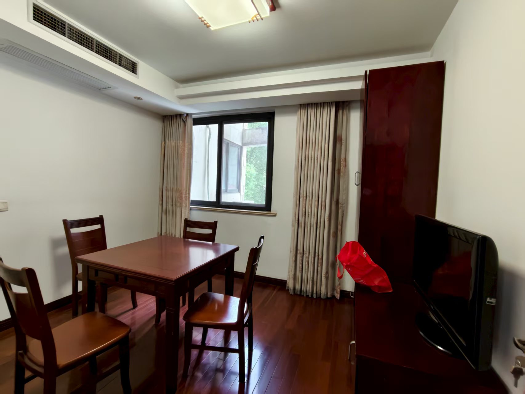 高迪晶城 3室2厅1卫 145.00m&sup2;