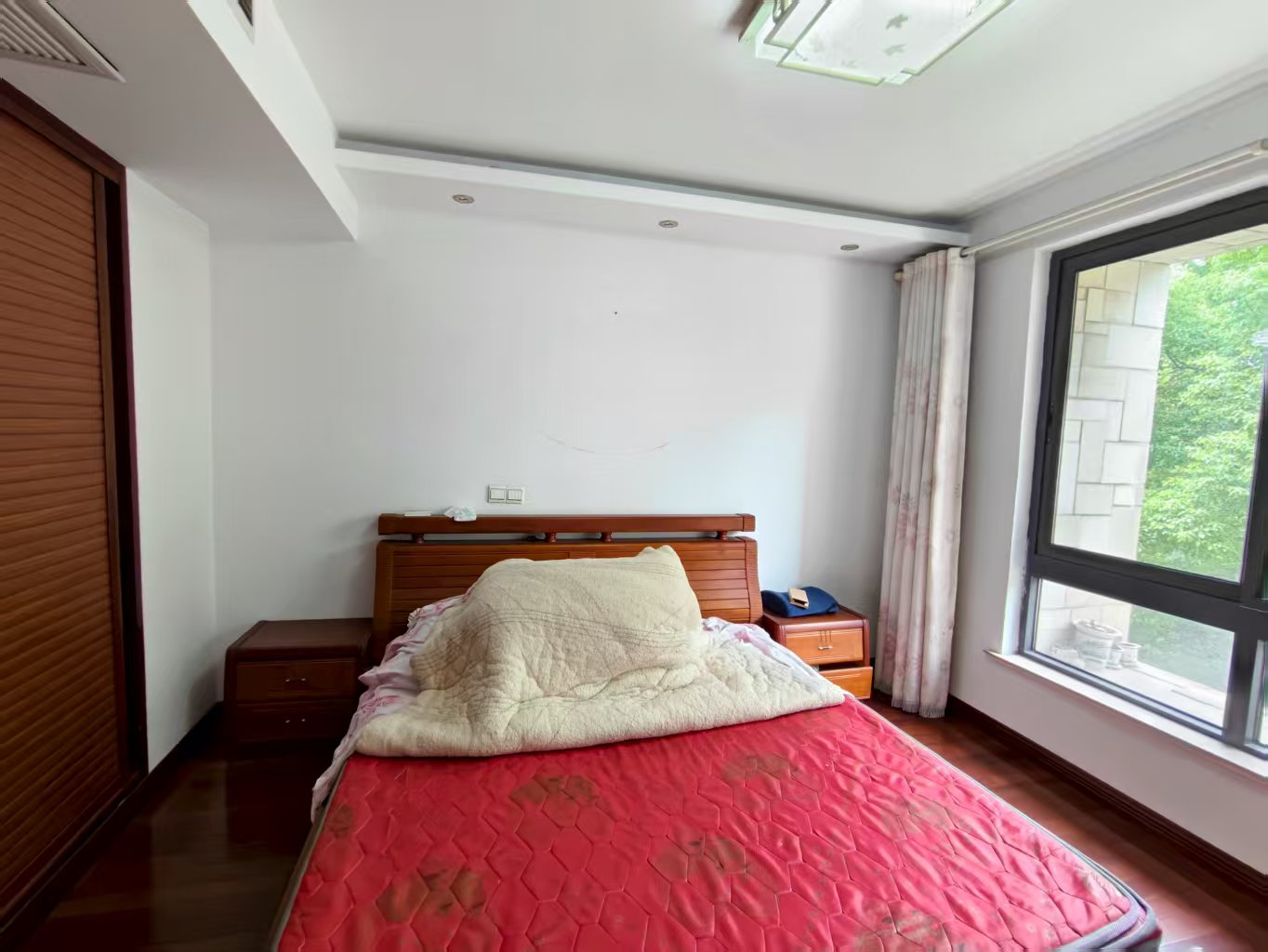 高迪晶城 3室2厅1卫 145.00m&sup2;