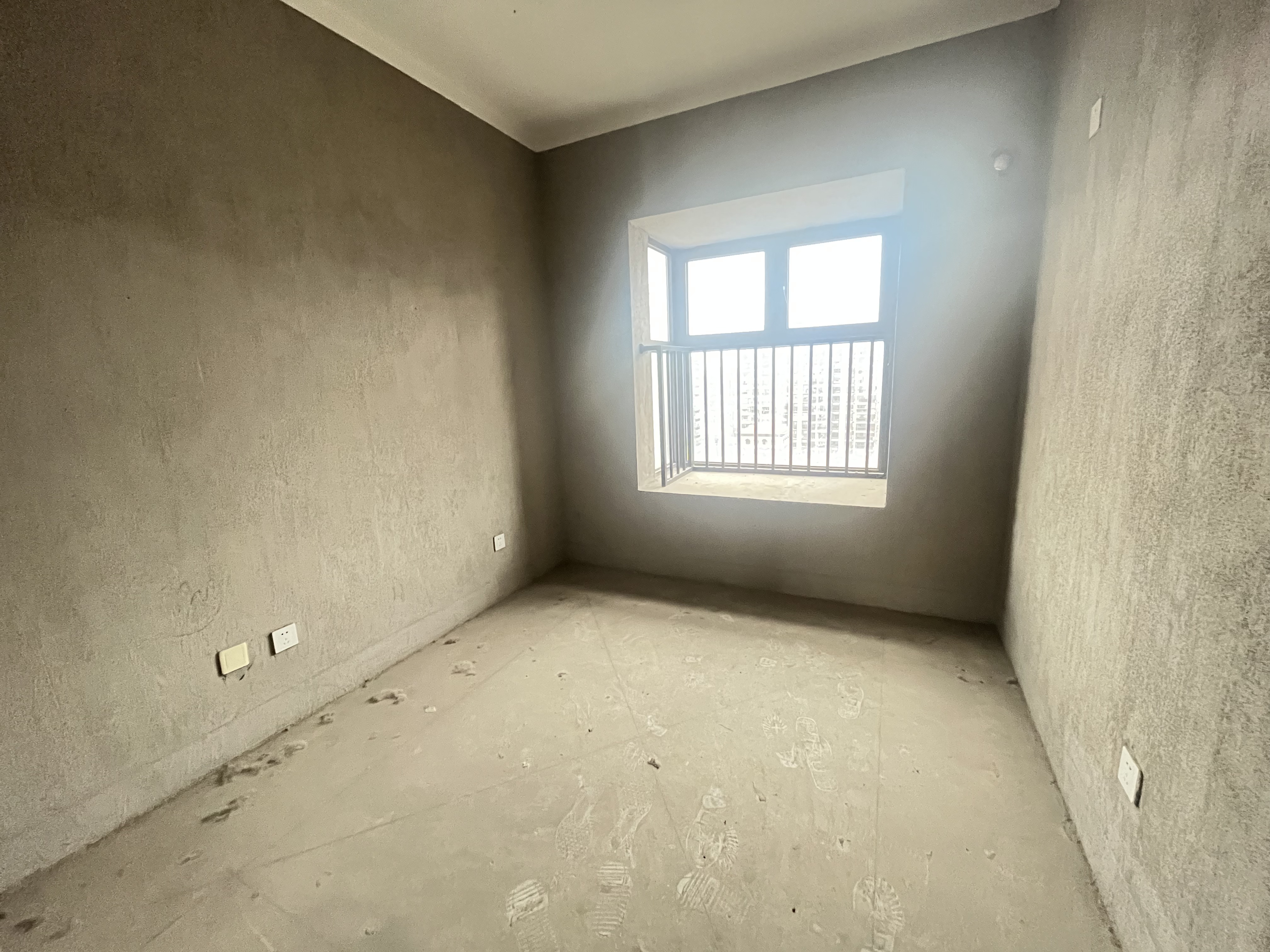 华强城四期 4室2厅2卫 142.14m&sup2;