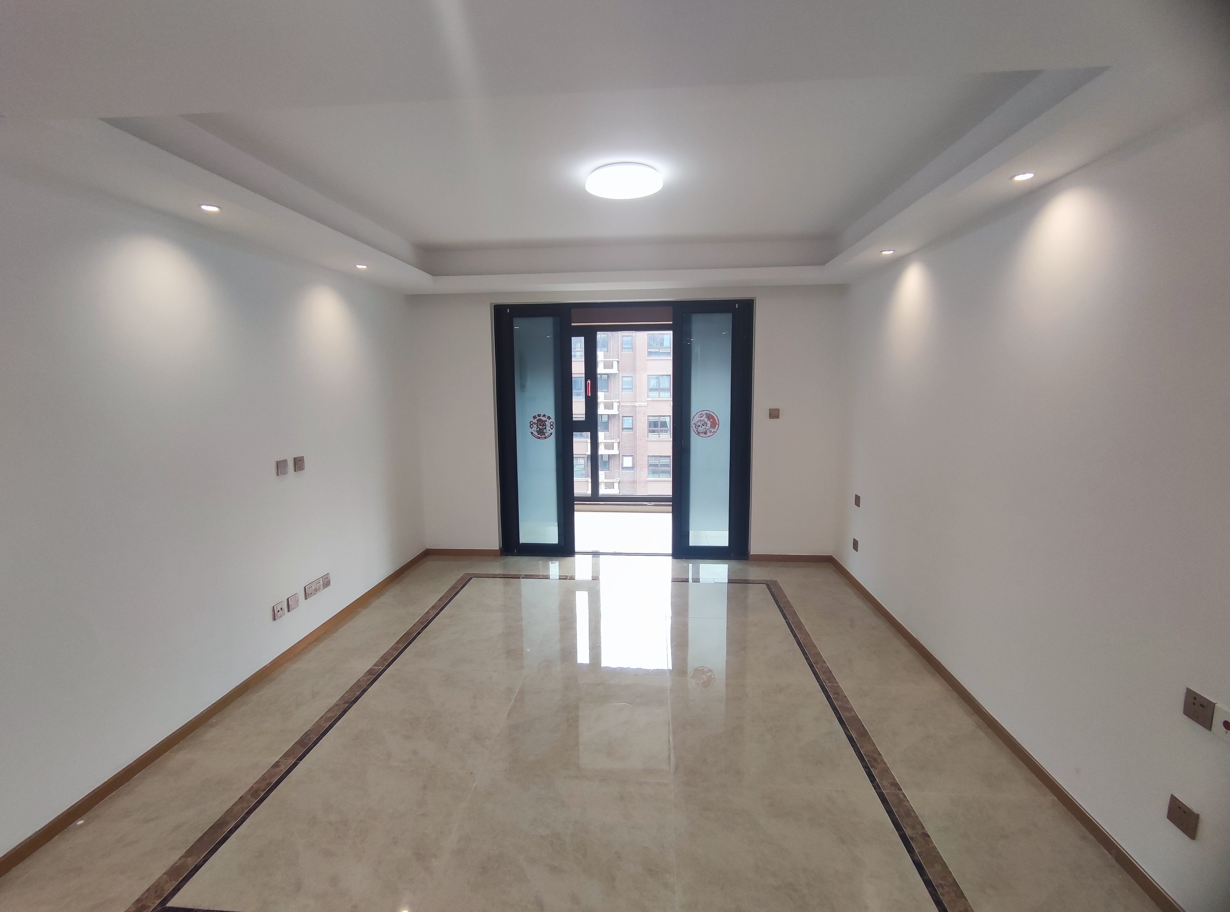 林肯公园 3室2厅2卫 126m²