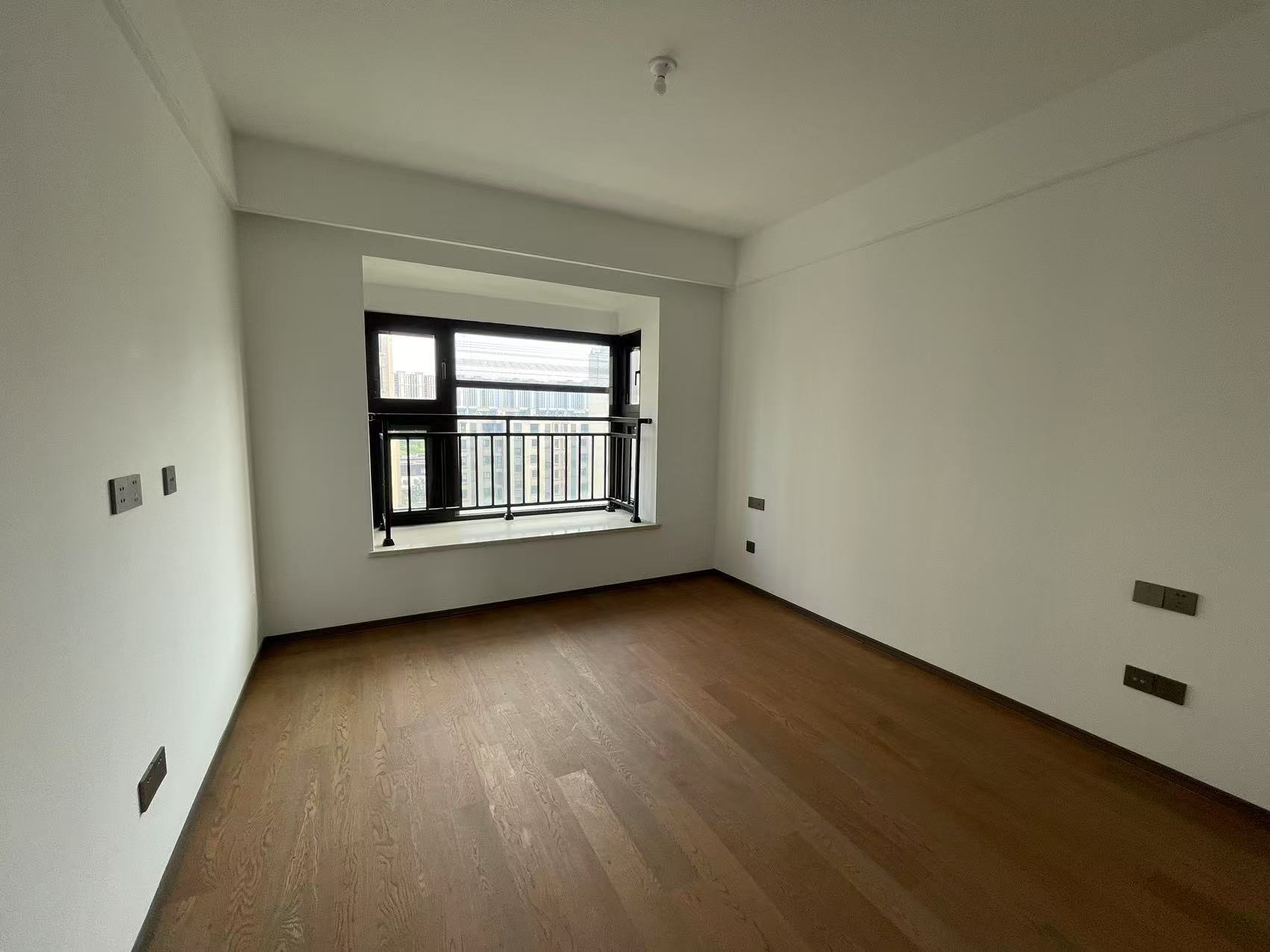 春风南岸东园 4室2厅2卫 136m&sup2;