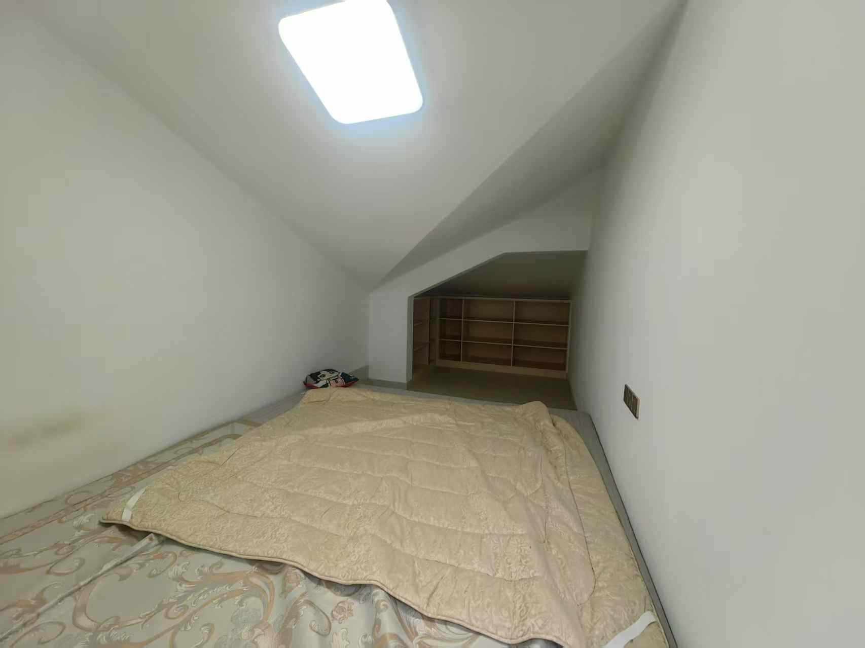 冠城大通棕榈湾 3室2厅2卫 134m&sup2;