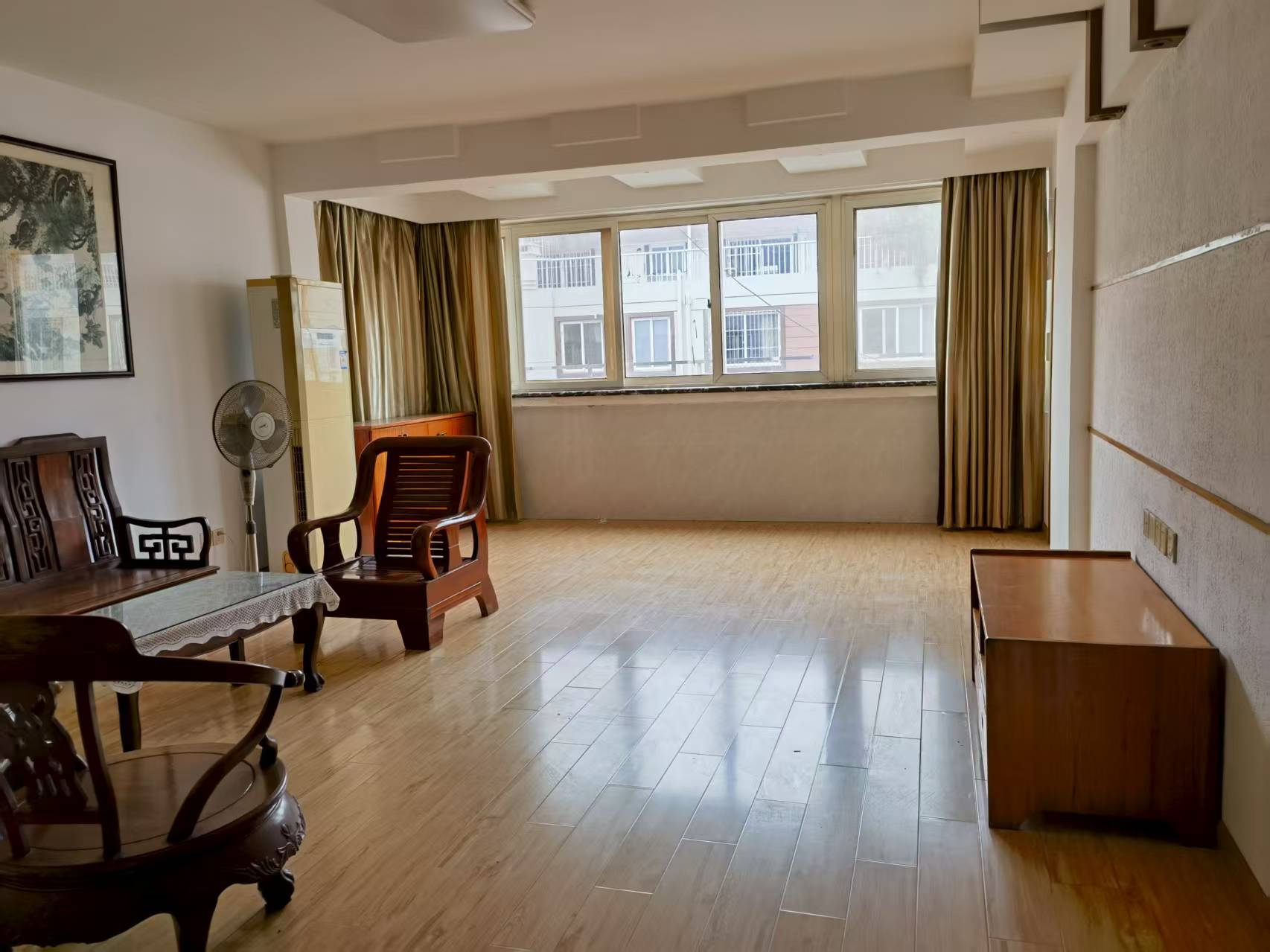 光明东村一期 6室2厅2卫 170m&sup2;