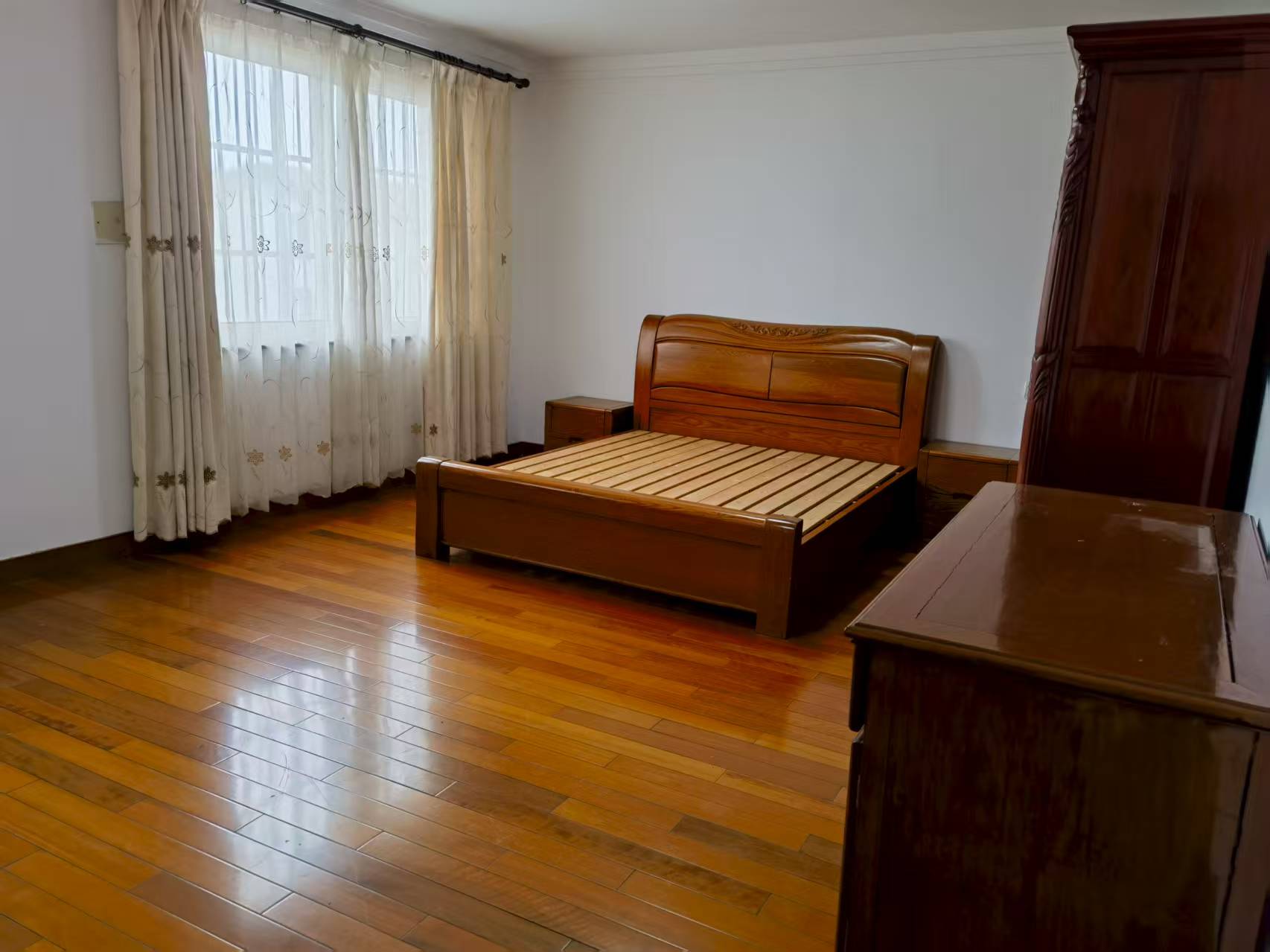 光明东村一期 6室3厅2卫 170m&sup2;