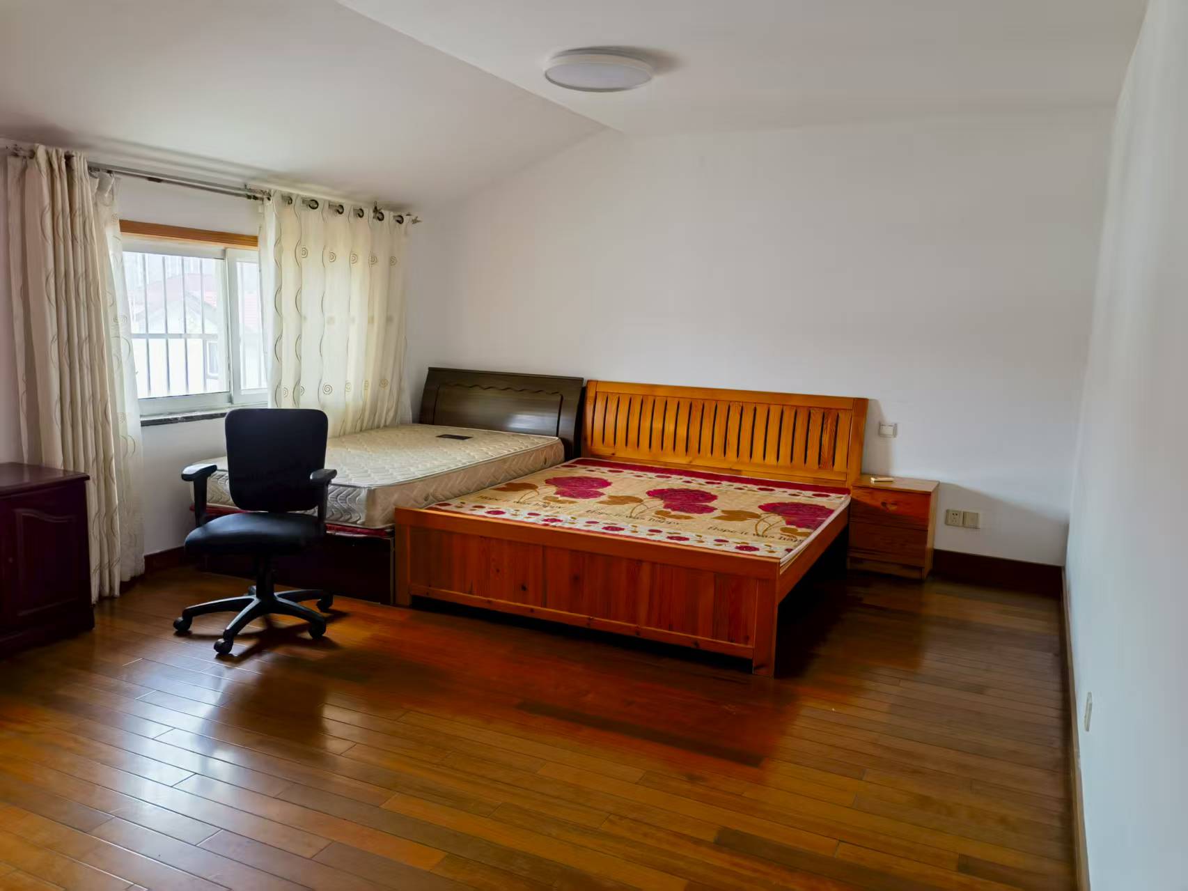 光明东村一期 6室3厅2卫 170m&sup2;