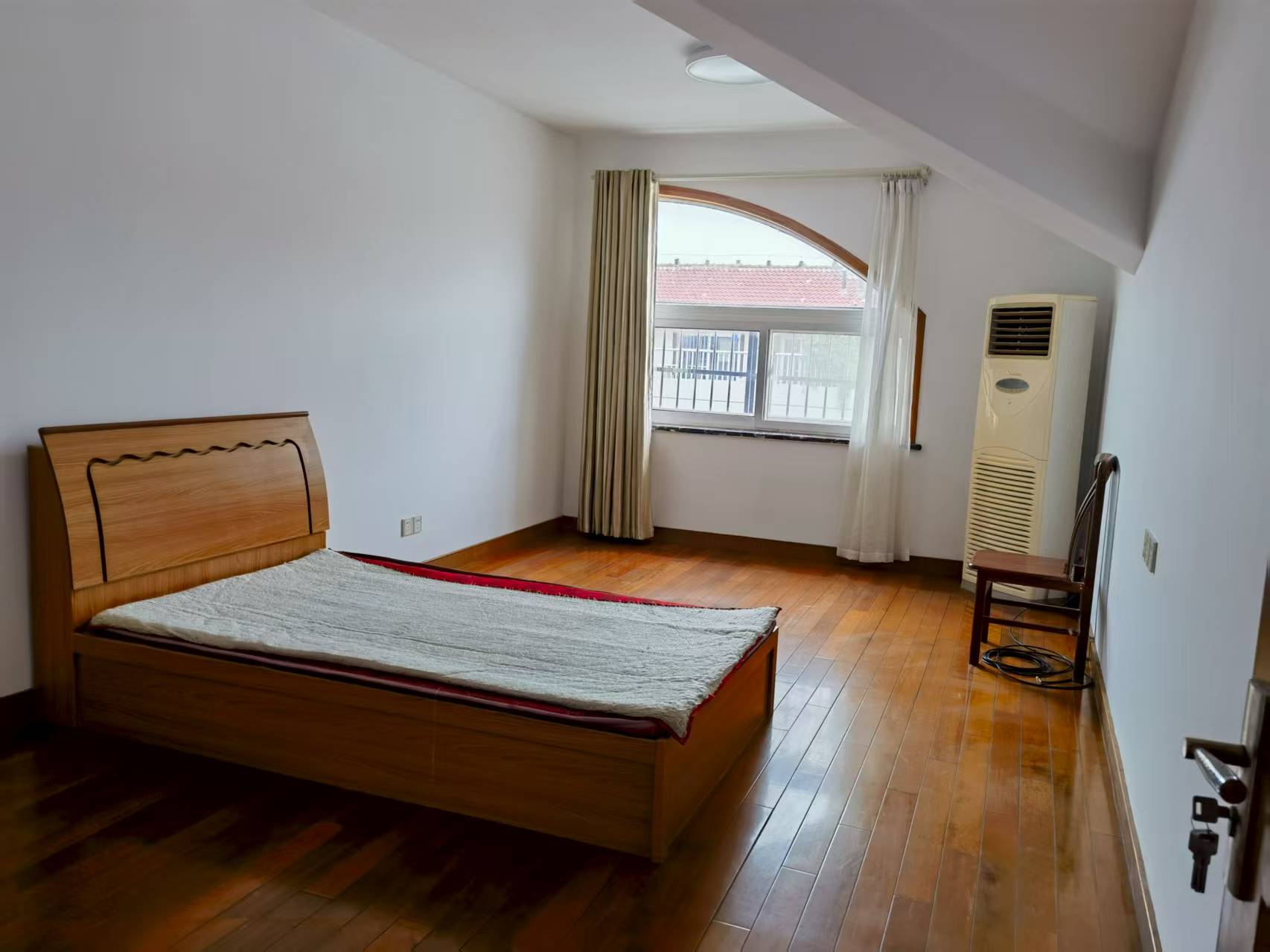 光明东村一期 6室3厅2卫 170m&sup2;
