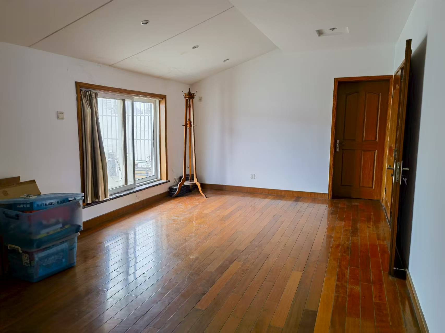 光明东村一期 6室3厅2卫 170m&sup2;