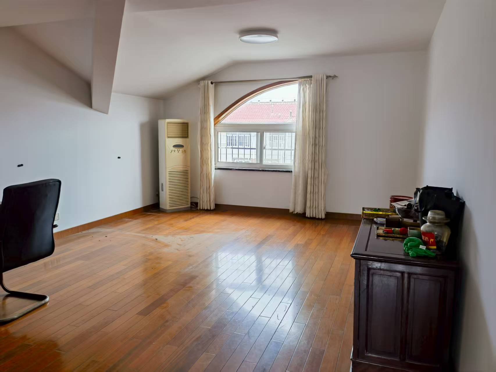 光明东村一期 6室3厅2卫 170m&sup2;