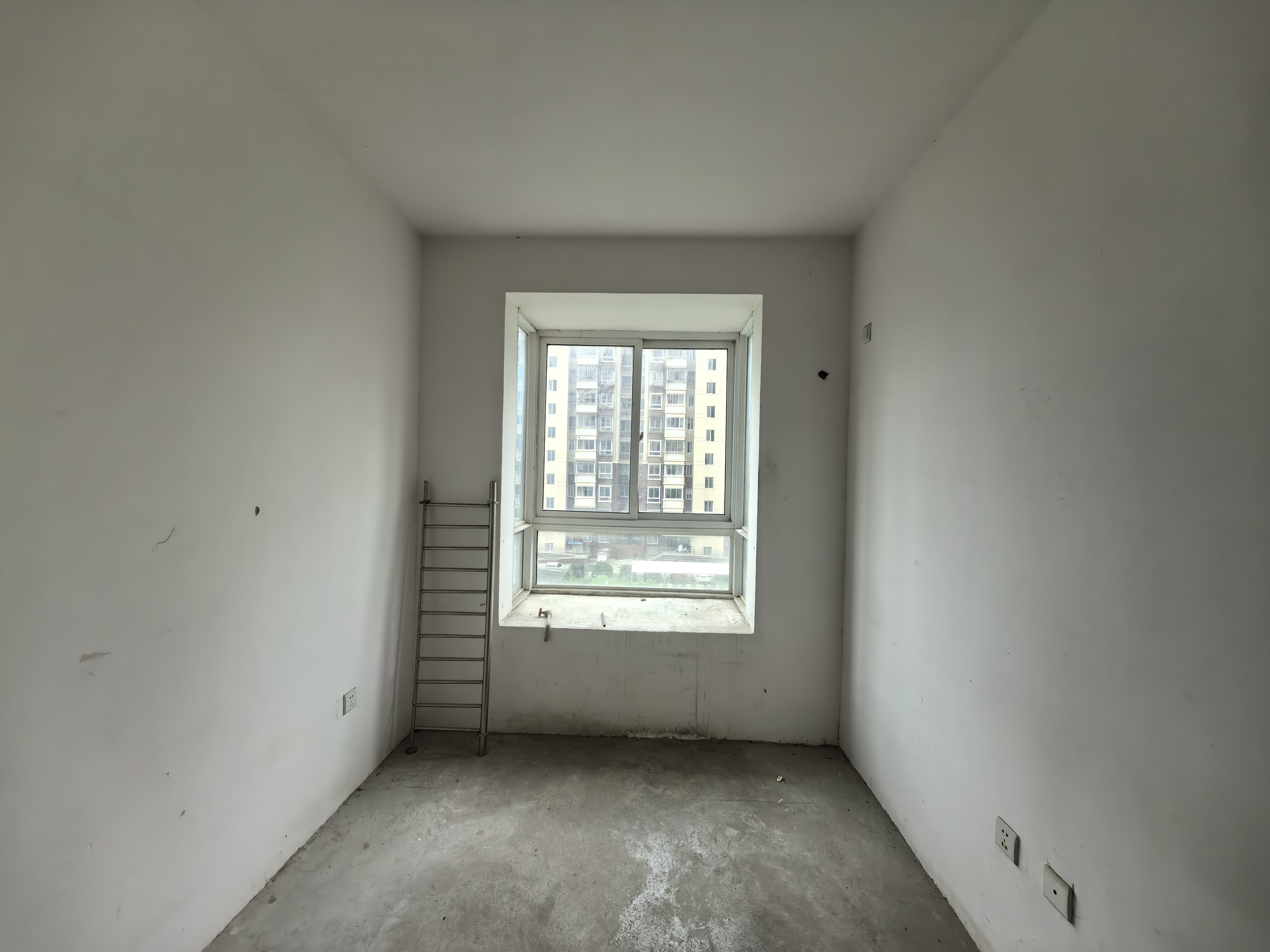 天霞苑 2室2厅1卫 77.00m&sup2;