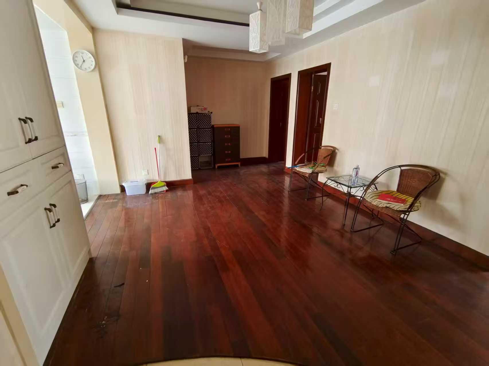 朝晖花园 5室2厅2卫 133m&sup2;
