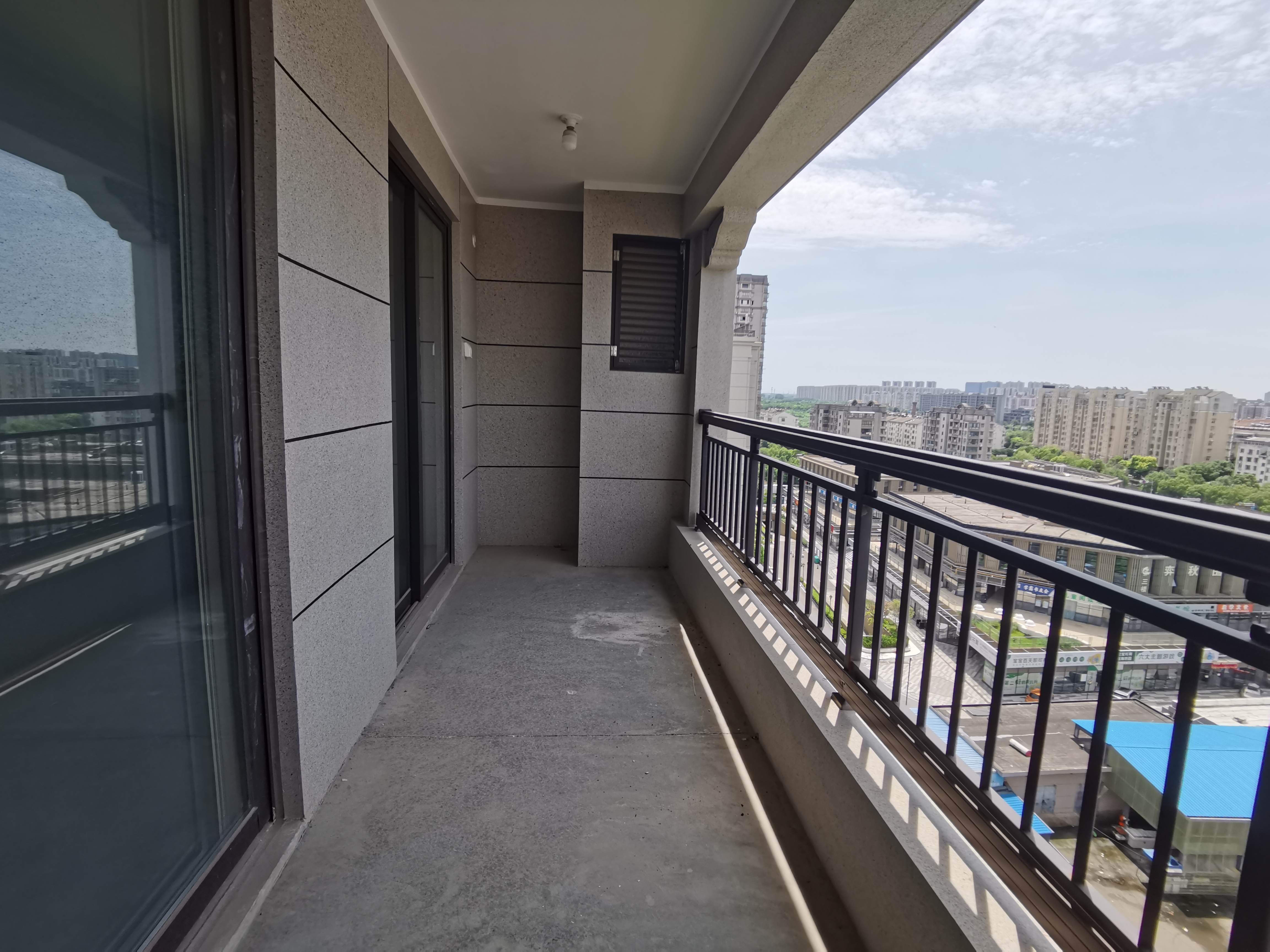 融创荣润&middot;玖樟台 3室2厅2卫 99m&sup2;