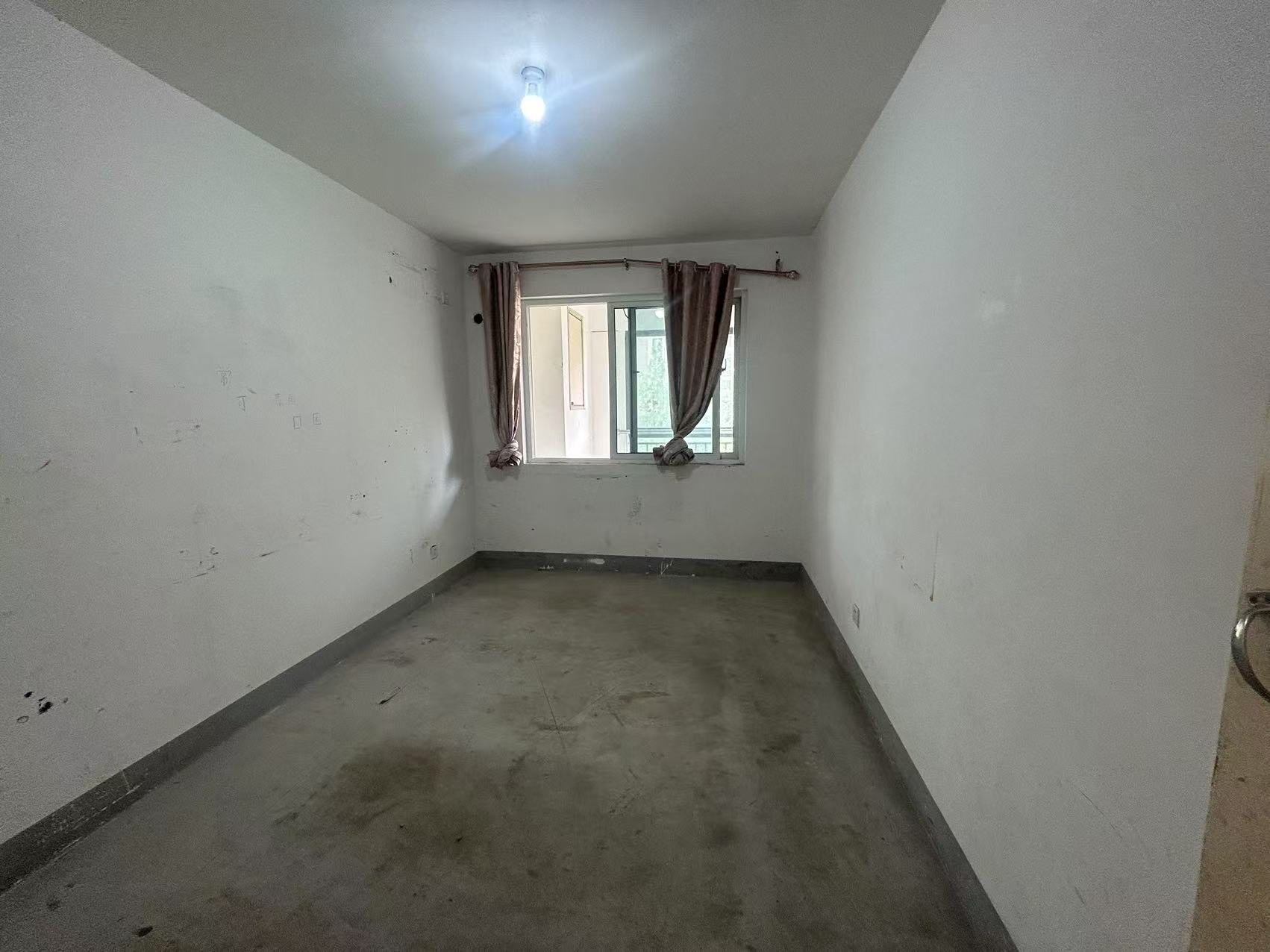 外滩花苑 3室1厅1卫 115.00m&sup2;
