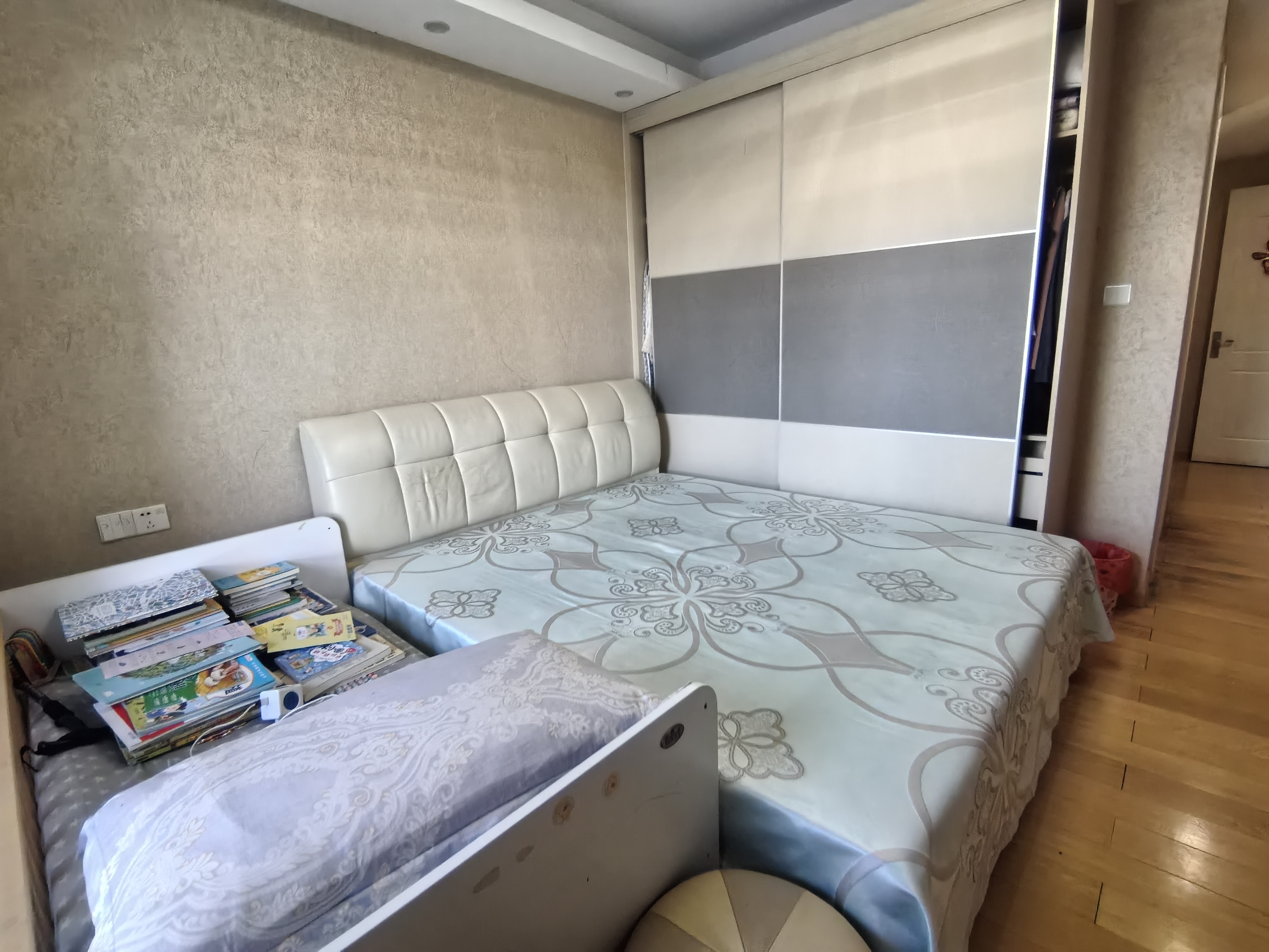 保利香槟国际 3室2厅2卫 137m&sup2;