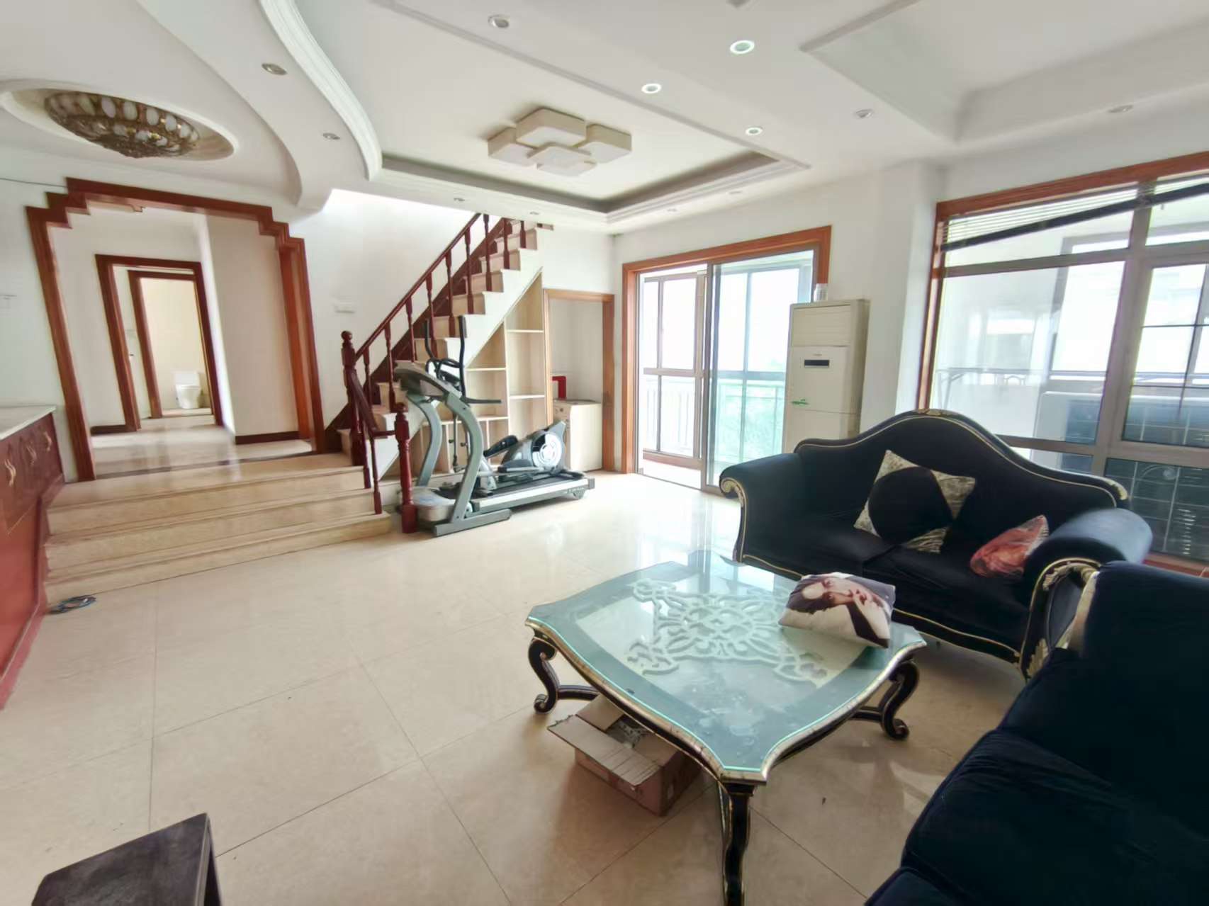 优山美地花园南区 5室2厅3卫 220.00m&sup2;