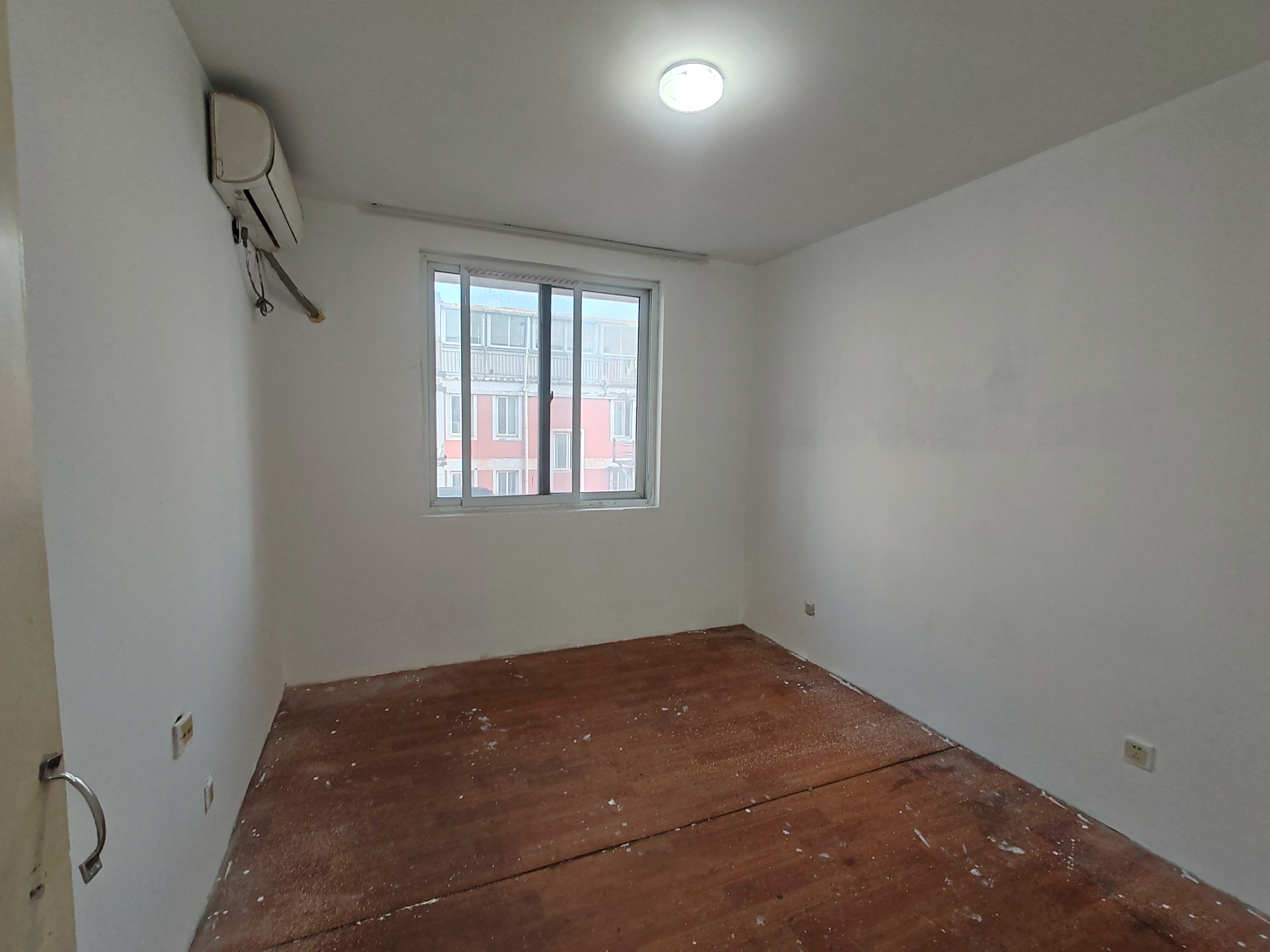 宝隆花园 4室2厅1卫 109.64m&sup2;